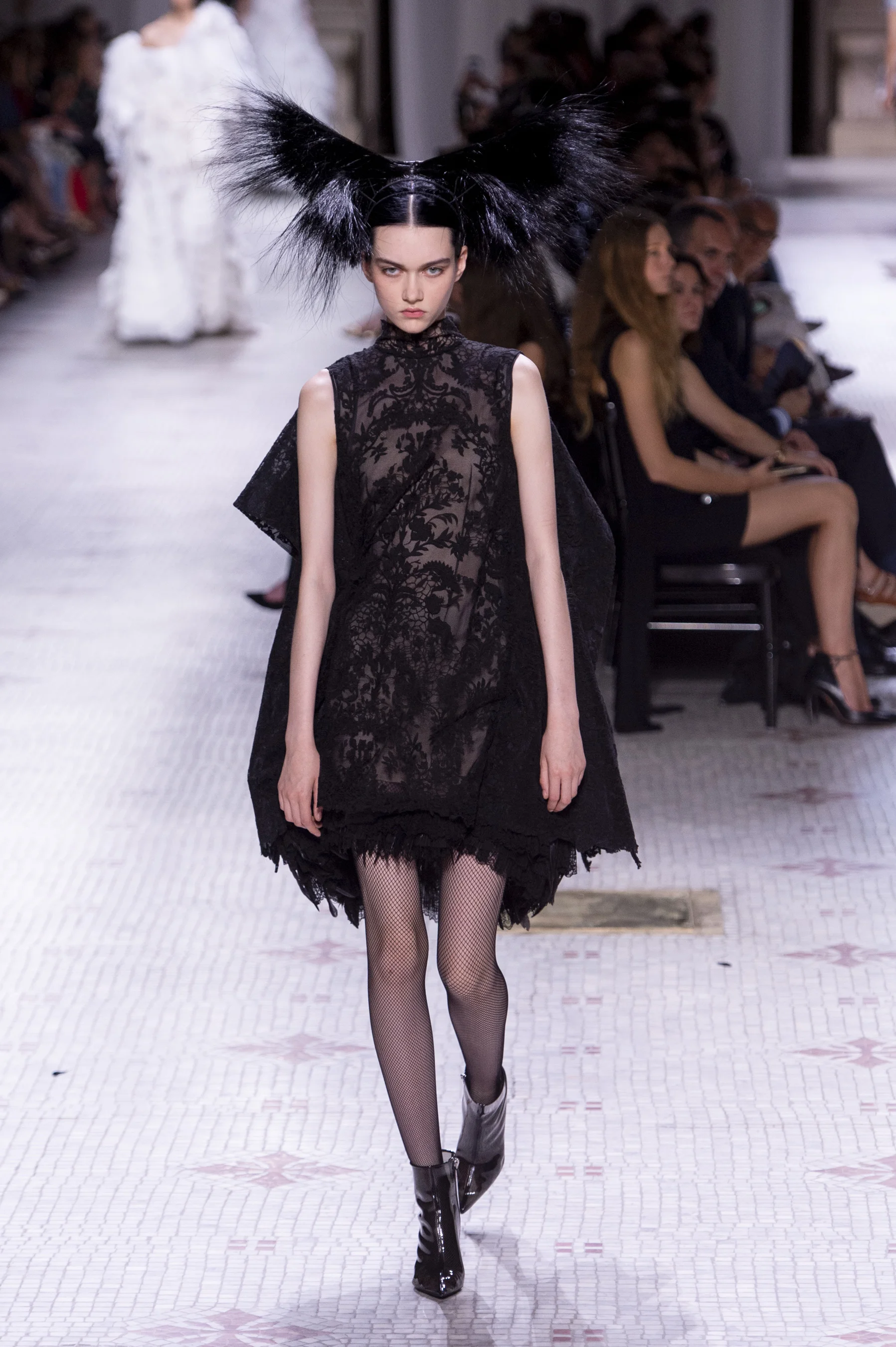 Givenchy HC RF19 1819.jpg