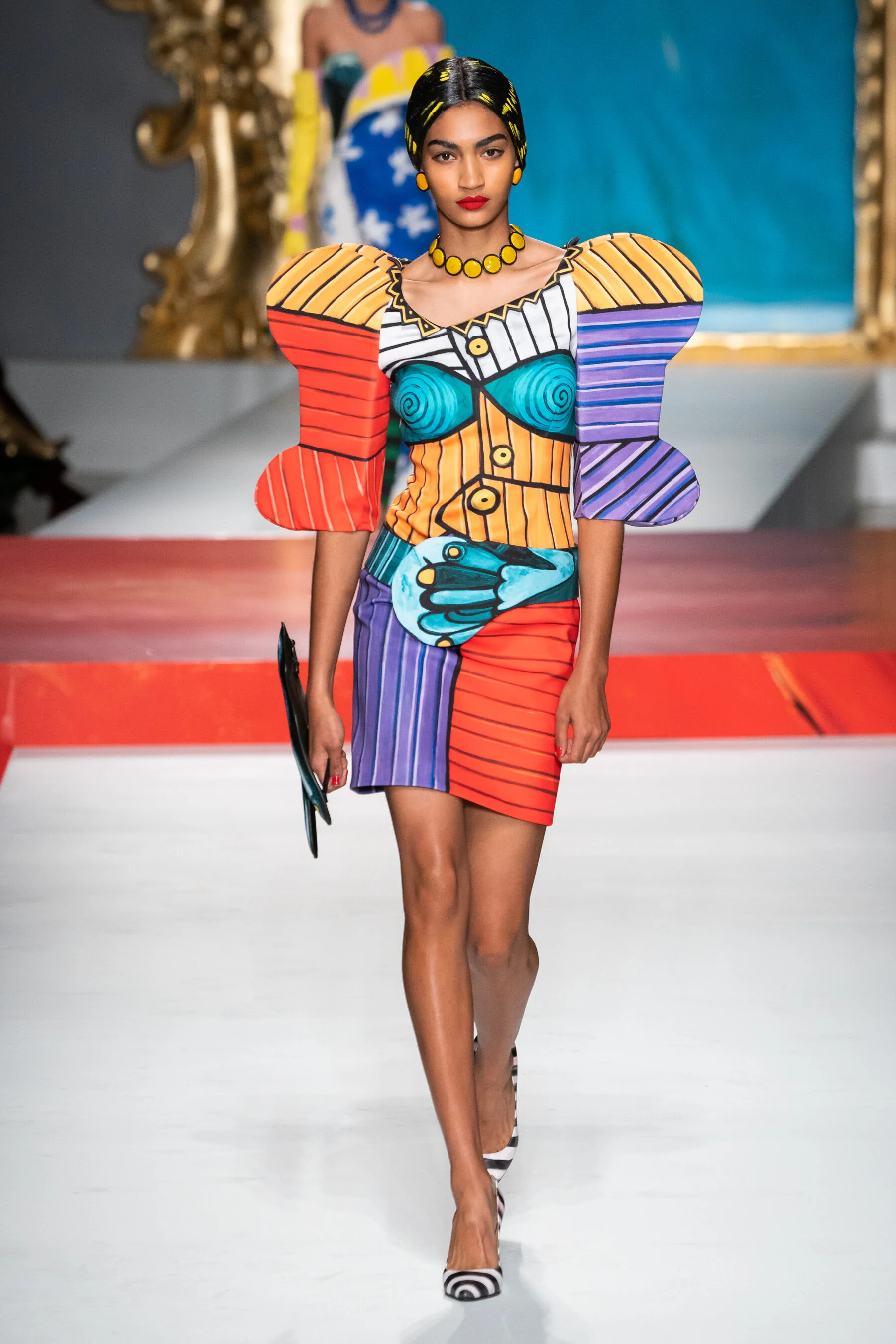Moschino RS20 0073.jpg