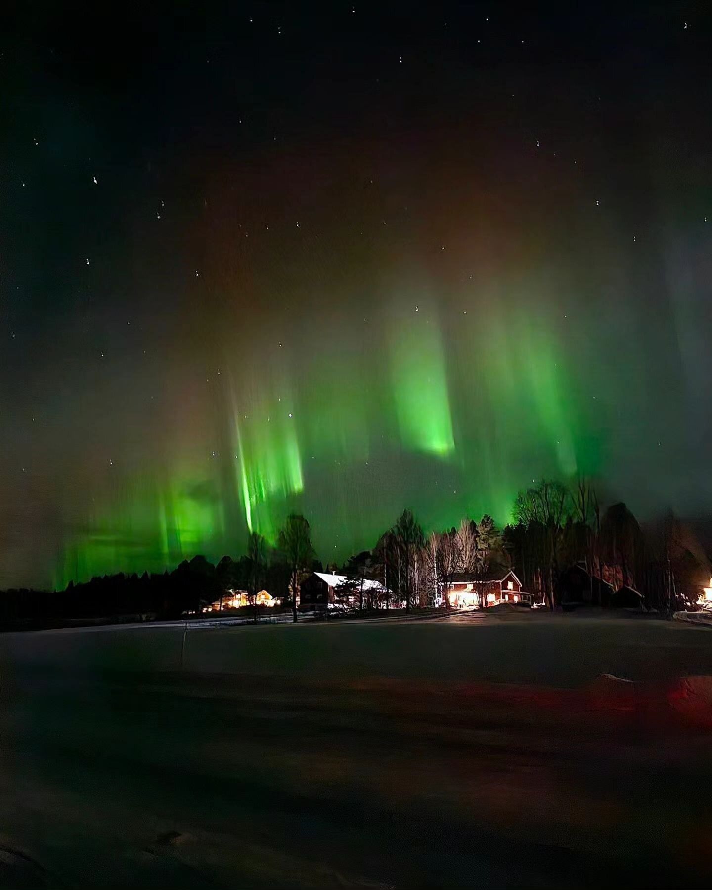 Norrsken &ouml;ver v&aring;rt Anundsj&ouml; h&auml;r fotad fr&aring;n V&auml;stergensj&ouml;.

#auroraborealis #northernlights #northernlightsphotos #h&ouml;gakusten #highcoast #mittornskoldsvik #&auml;lskaanundsj&ouml; #norrsken