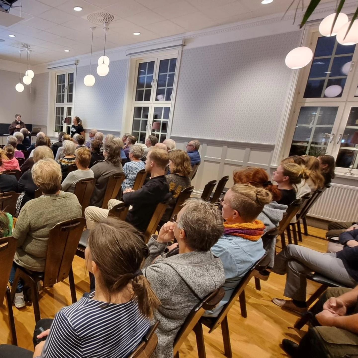 ENGAGEMANG

Ikv&auml;ll fick vi boosta oss i varandras engagemang och vilja fram&aring;t. 28 f&ouml;reningar tr&auml;ffades p&aring; @mellanselshotell f&ouml;r att tr&auml;ffas, &auml;ta gott och lyssna p&aring; ljuv musik och knyta nya kontakter. 

