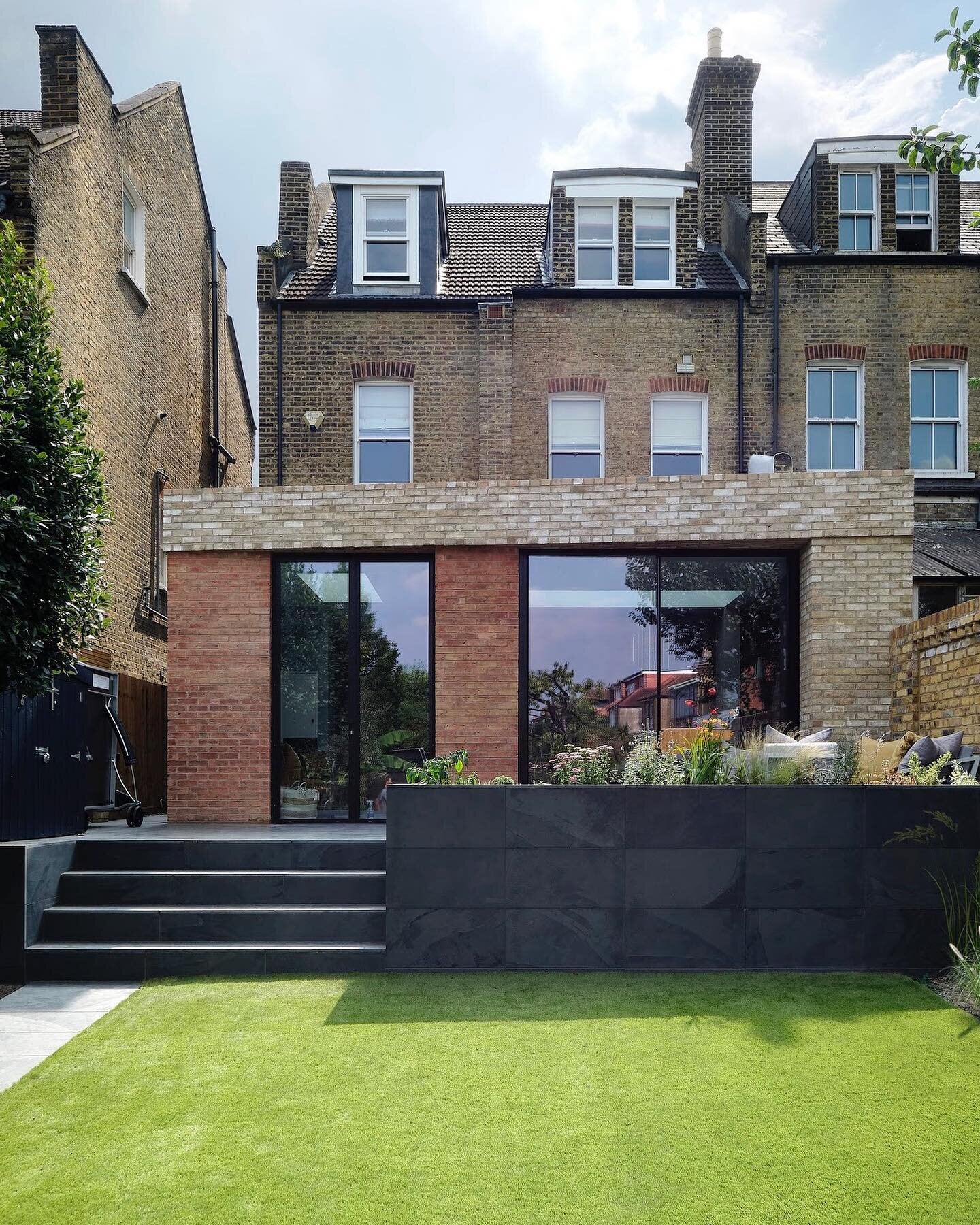Love the clever, shifted planes to match the new extension to the neighbour's facades @abhr_a