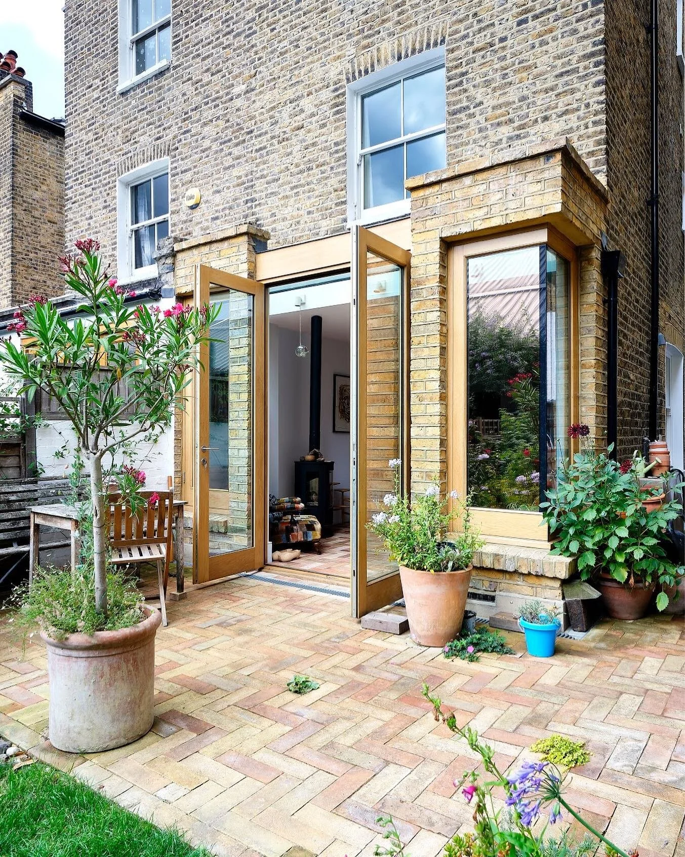 Not your standard extension, by @johnnyfoat Architects
