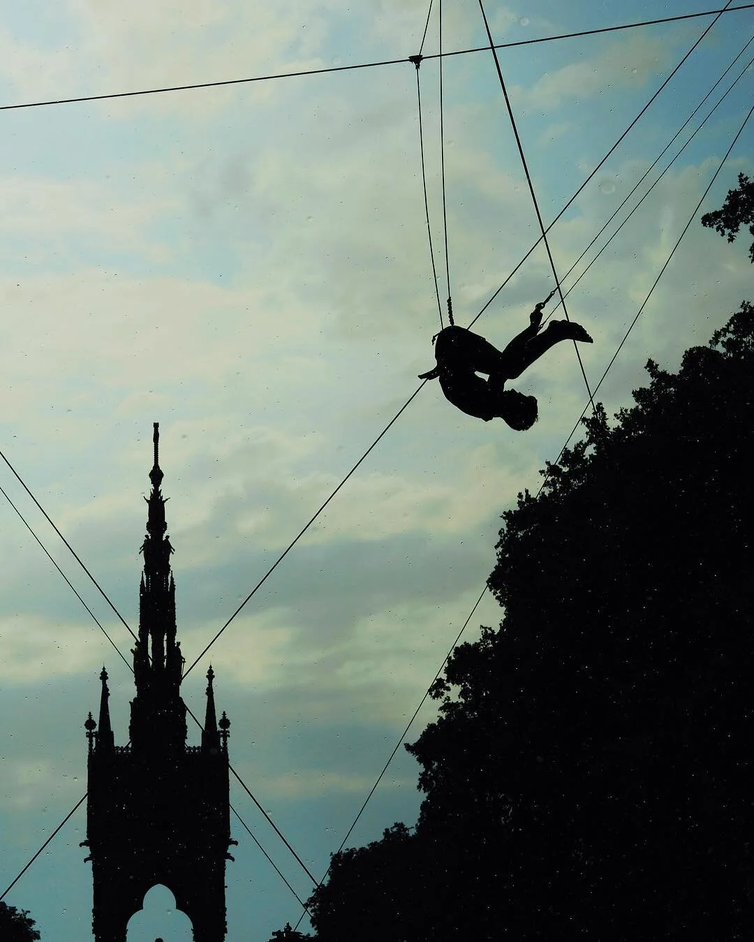 Trapeze in the rain