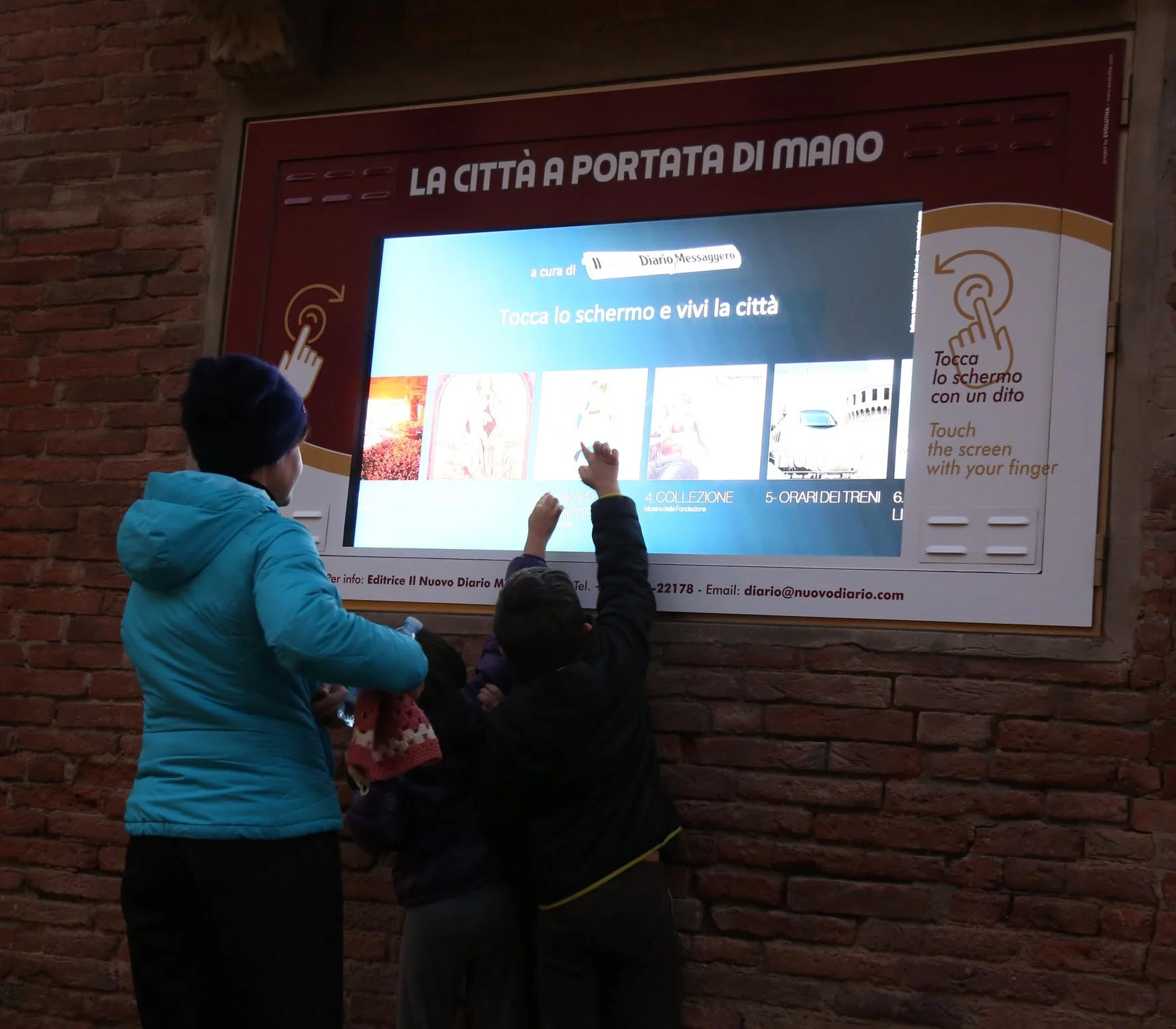 Vetrina Interattiva 55" Alta Luminosità per Il Nuovo Diario Messaggero (Imola, BO)
