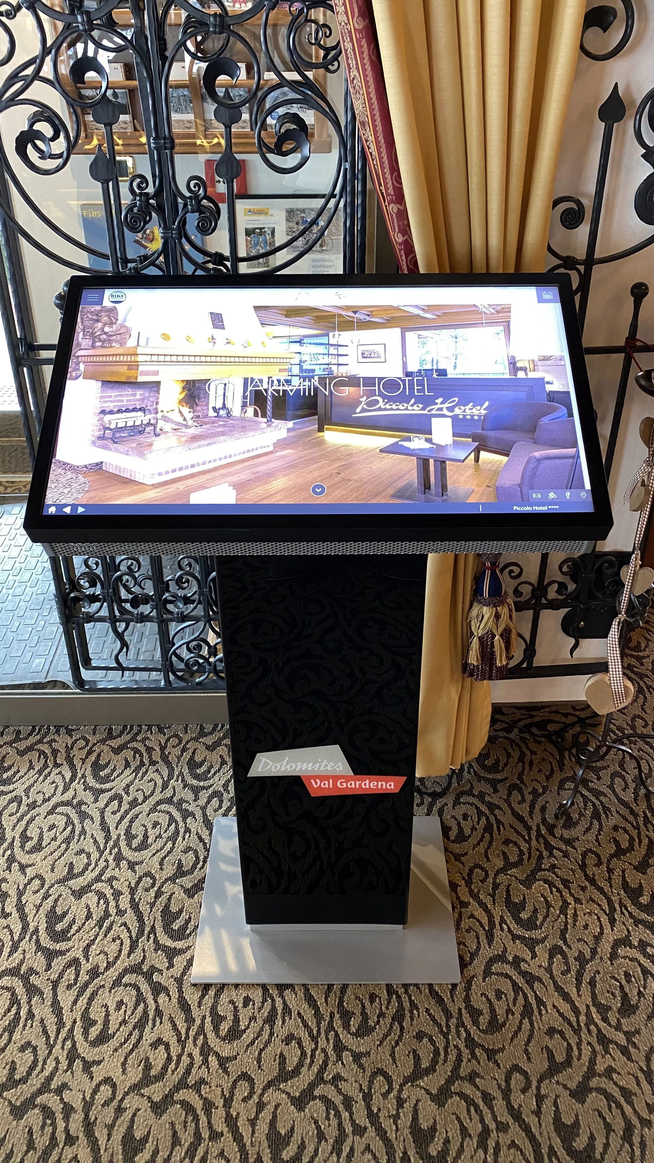 TOTEM I-READ 32” MULTITOUCH – VAL GARDENA INTERACTIVE DISPLAY