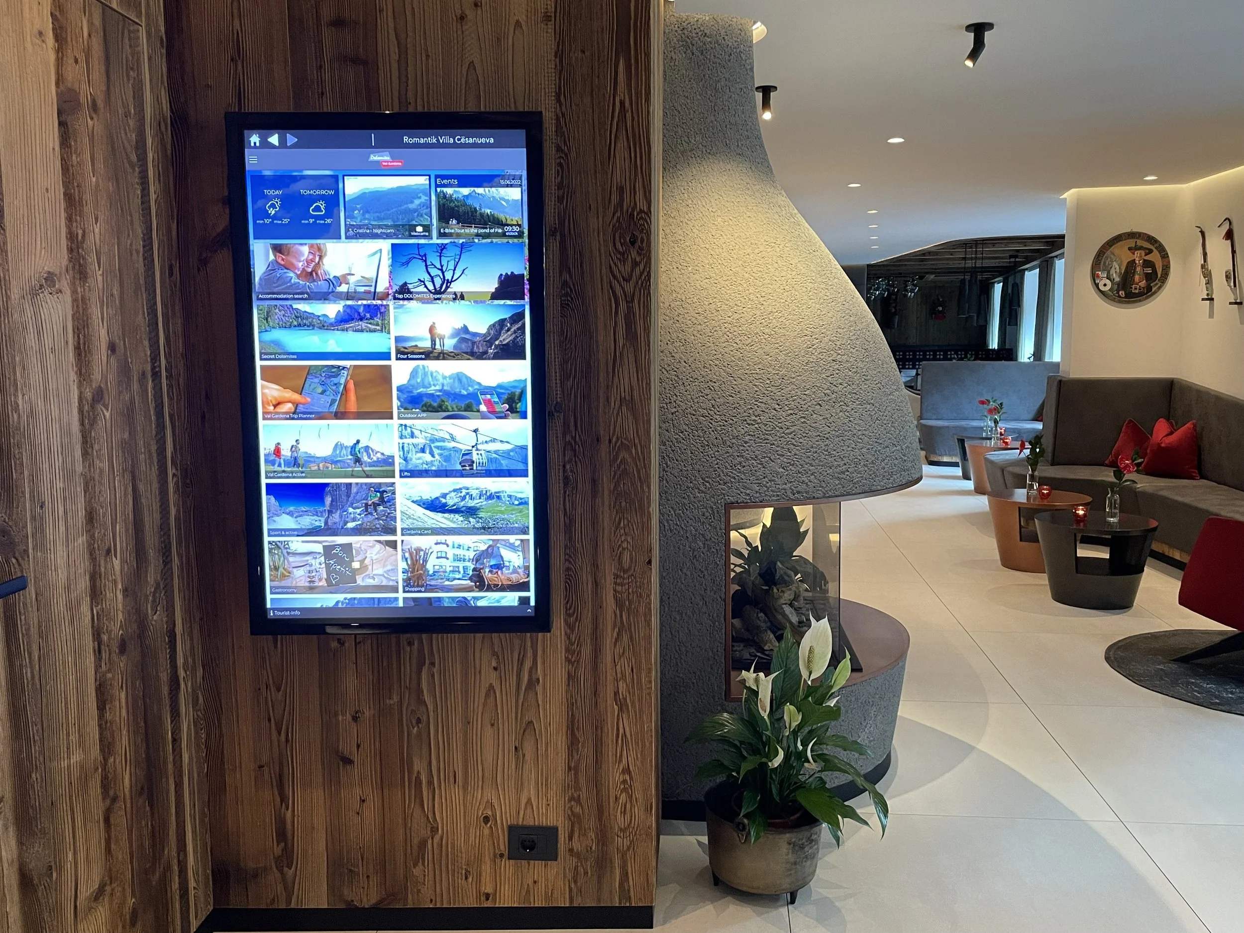 MONITOR I-DISPLAY 43” MULTITOUCH – VAL GARDENA INTERACTIVE DISPLAY