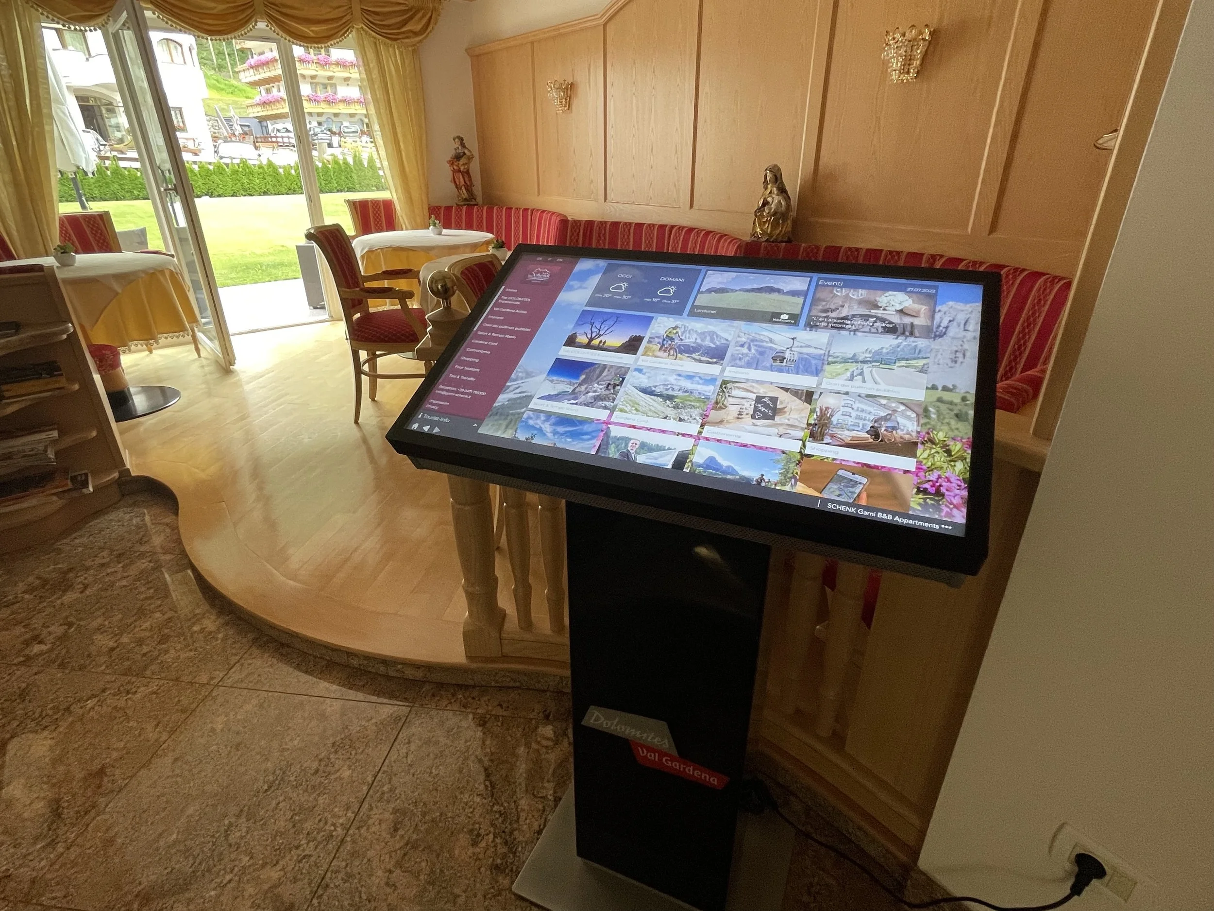 TOTEM I-READ 32” MULTITOUCH – VAL GARDENA INTERACTIVE DISPLAY