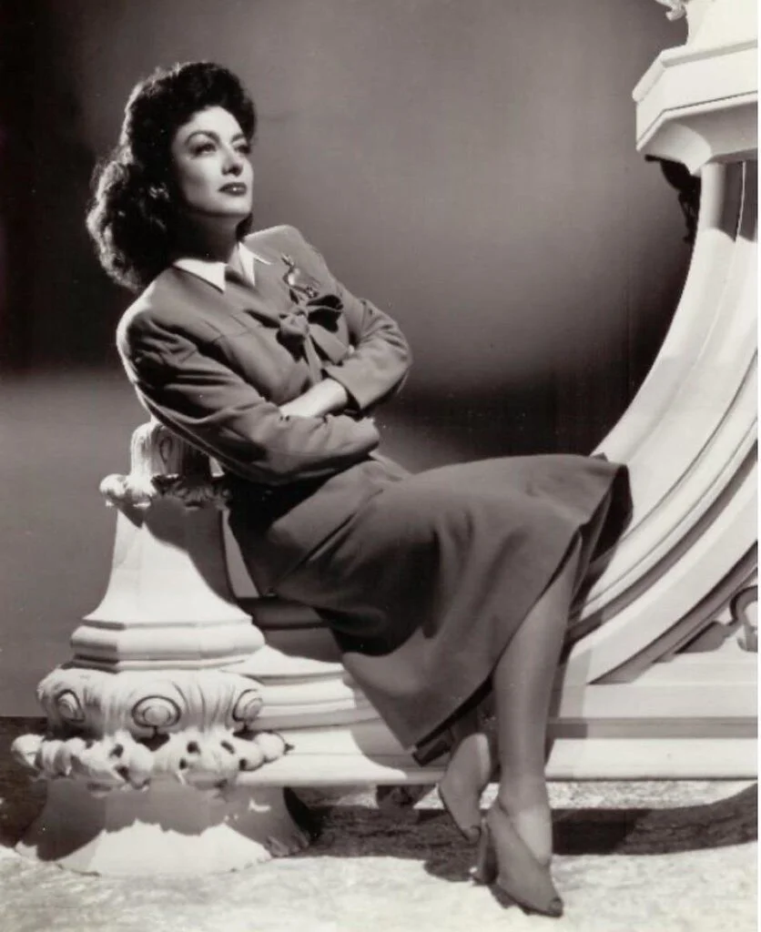 Joan Crawford, publicity shot for He Kissed the Bride 1942.jpg