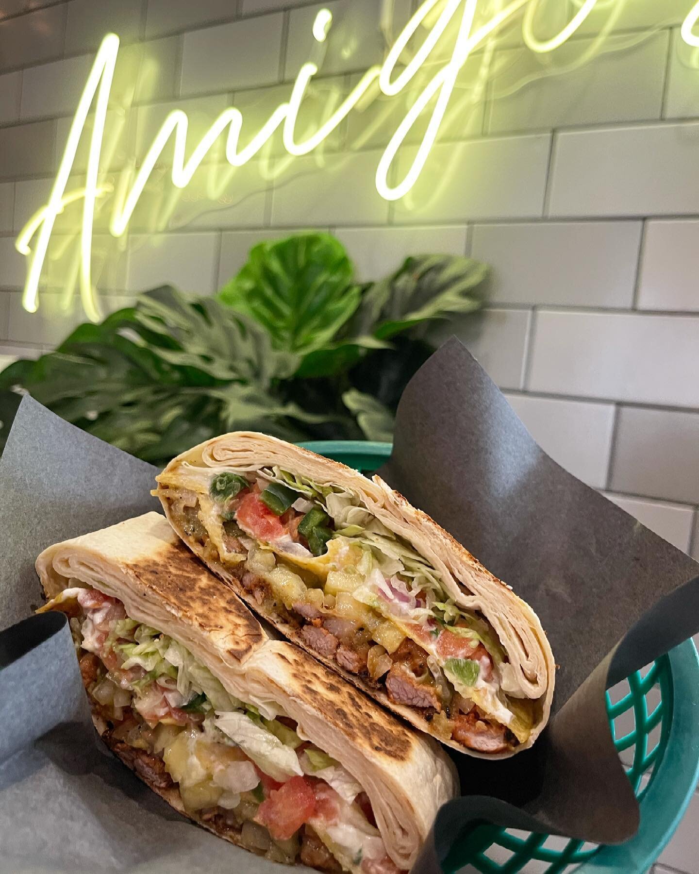 🌮 CRUNCH WRAP FEATURE 🌮 Al Pastor but make it a Crunchwrap ! Shredded Pork, Pico de Gallo, iceberg lettuce, pineapple and salsa verde ! FIND IT ON UBER UNDER FEATURE CRUNCHWRAP