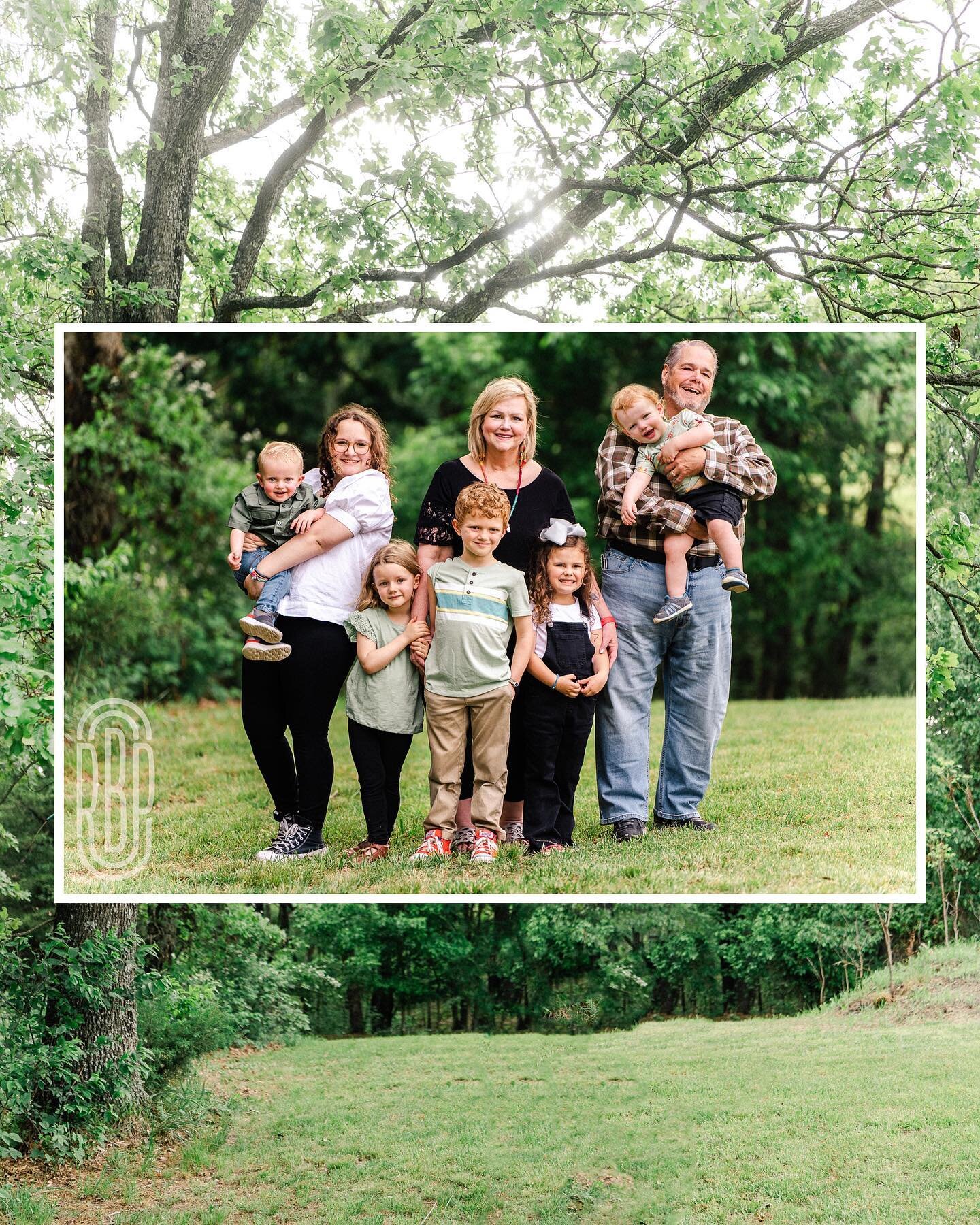 Grands and grandkids ✨ What a joy to capture this extended family session last week ☺️☺️☺️

#familyportraits #familyphotography #documentyourdays #nwaphotographer #bentonvillephotographer #arkansasphotographer #nwarkansas #bentonvillearkansas #sonyal