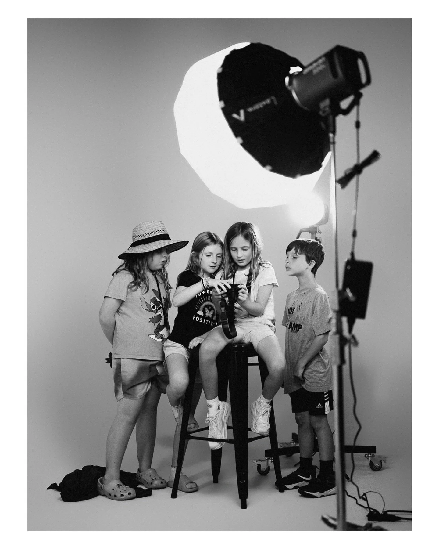 Portrait day, round two 🎯📸
Yesterday I shared about one camper who completely lit up in front of the camera. Today&rsquo;s post is all about the bigger picture &mdash; the whole crew doing their thing.

Some kids were shaping light and getting supe