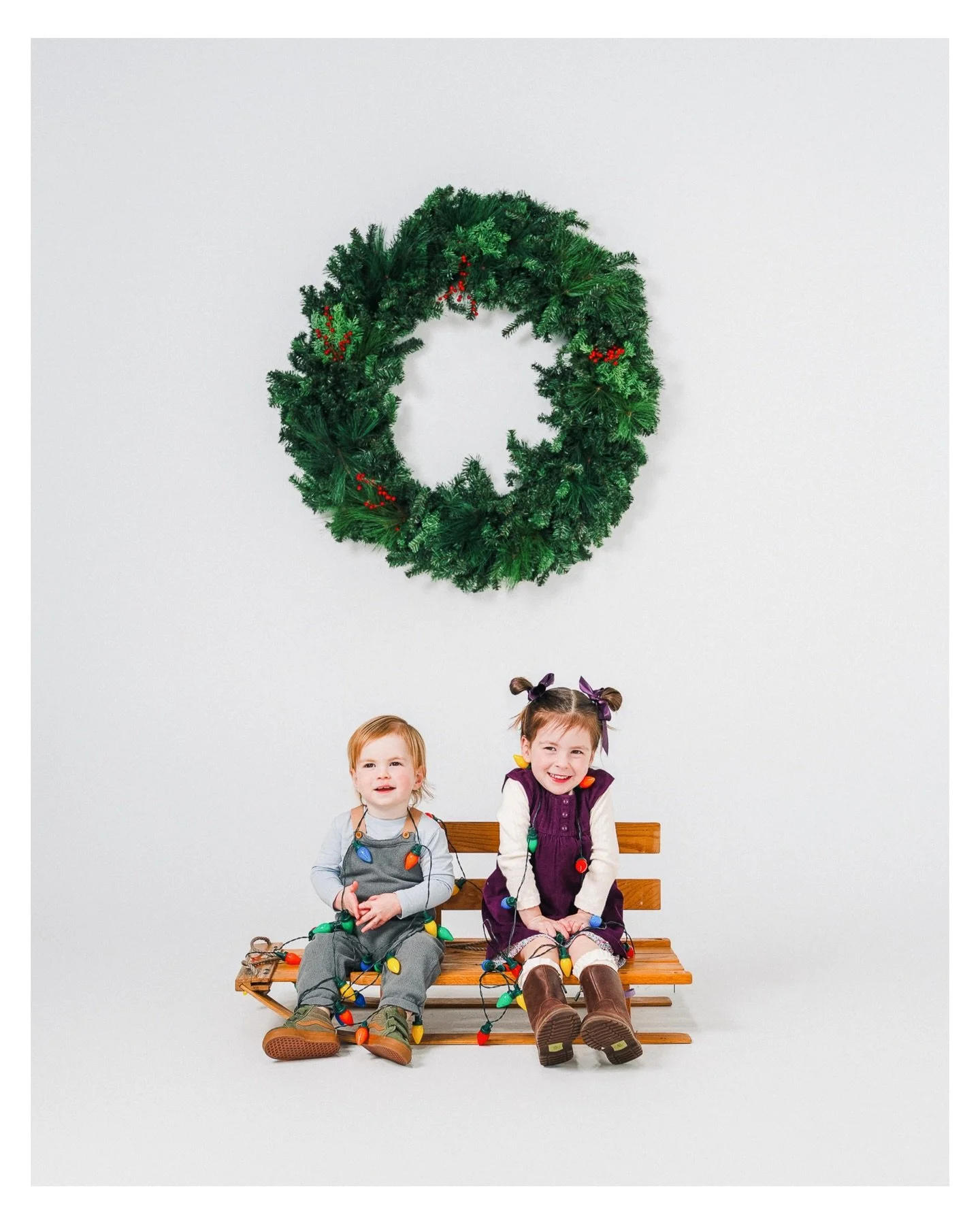 More Minimalist Xmas Mini goodness ✨ Hoping to spend a bit more time in the studio next season :)

Many thanks as always to @thadenschool for supplying such an amazing studio space 👏 

.
.
.
.
.
#BentonvillePhotographer #NWAFamilies #StudioMinis #Ch