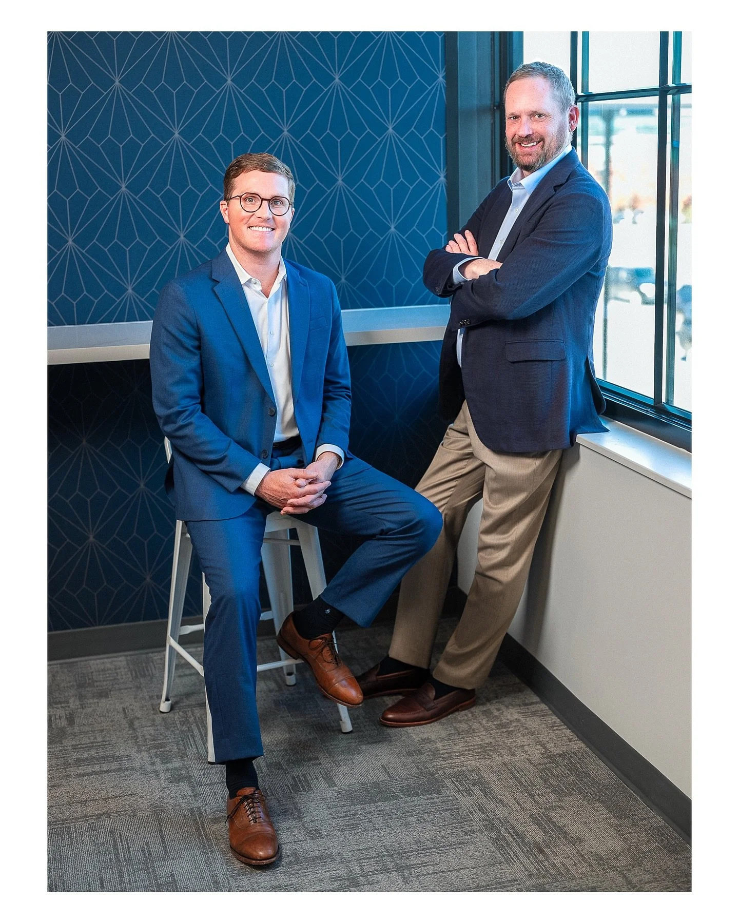 Corporate branding portraits for the Colliers Real Estate team in Rogers ✨ 

Shot on site at their office, creating a range of clean, modern vignettes from just a few spaces &mdash; so the images feel brand-cohesive, but not repetitive 👌 

#corporat
