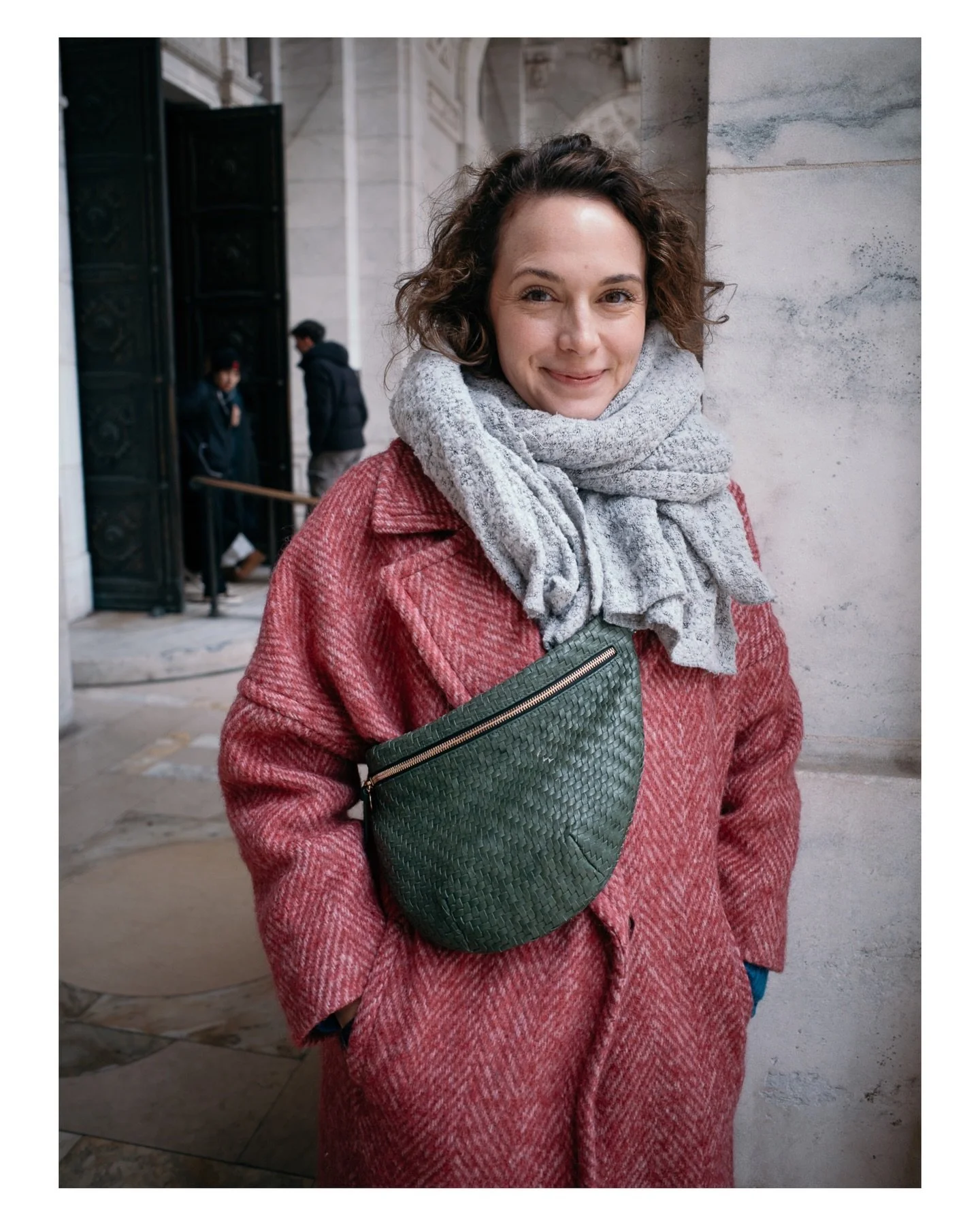 A last bit of wandering the city 🏙️ A few faces. A few buildings. Mostly in-between.

#documentyourdays
#nycphotography
#observedmoments
#ricohgriii