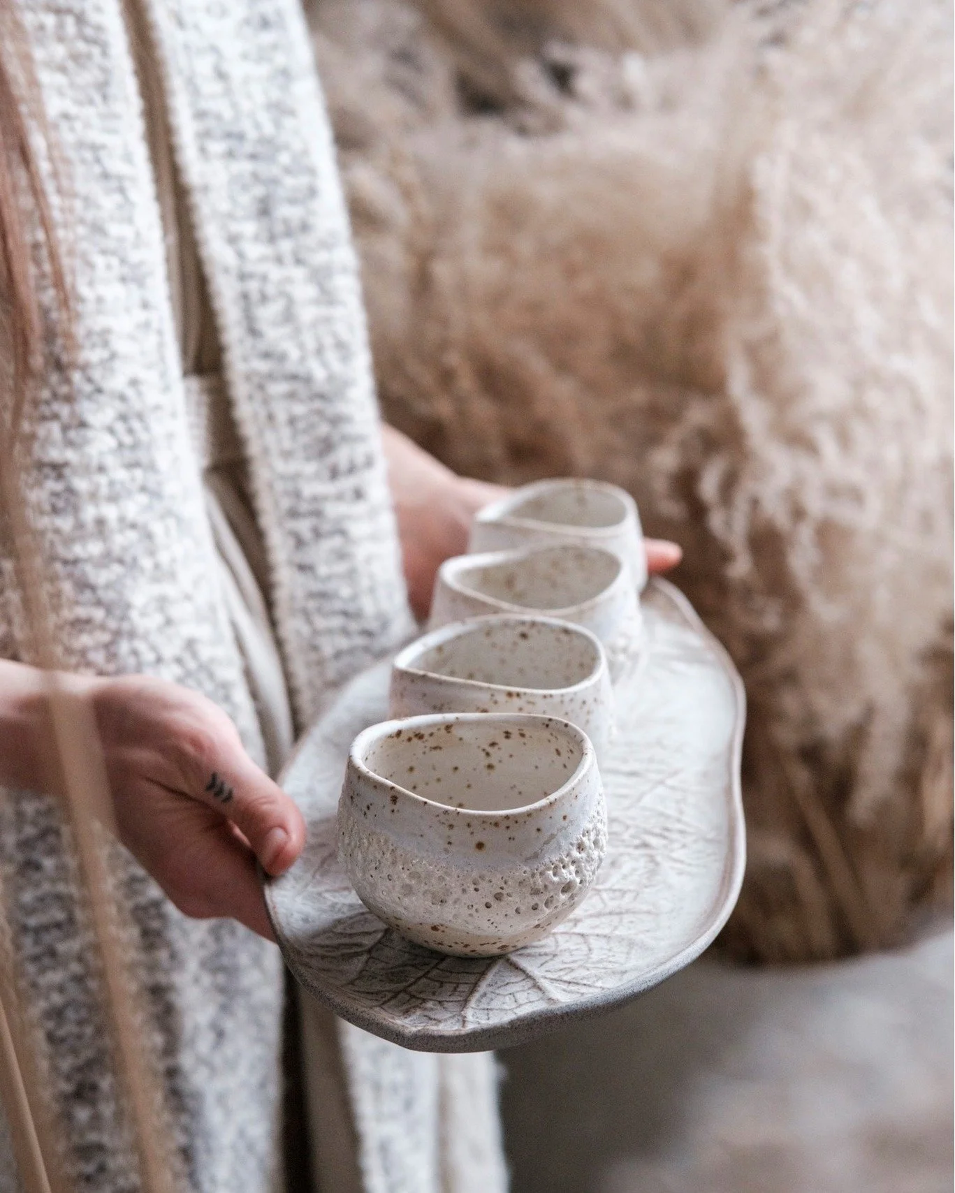 A very special organic looking cups, I made them thinking about ceremonial cacao, but really could be used all sort of drinks or even snacks or small desserts. They come in 3 sizes (100ml, 300ml and 500 ml). The larger one is already a small breakfas