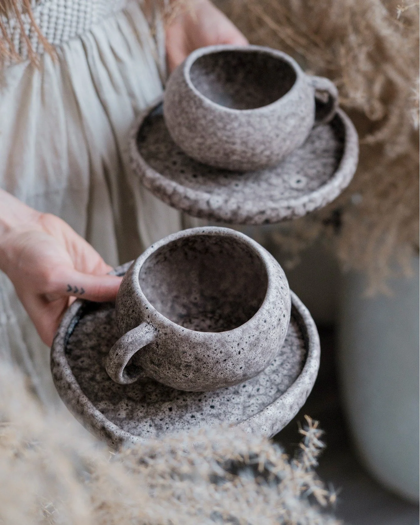 🎄 CHRISTMAS GIVEAWAY &mdash; YUTORI COLLECTION 🎄

To celebrate the launch of the YUTORI Collection &mdash; Taupe, I&rsquo;m gifting one HOME mug to one of you 🤍

The giveaway ends 31 December.
✨ International entries are welcome &mdash; I ship wor