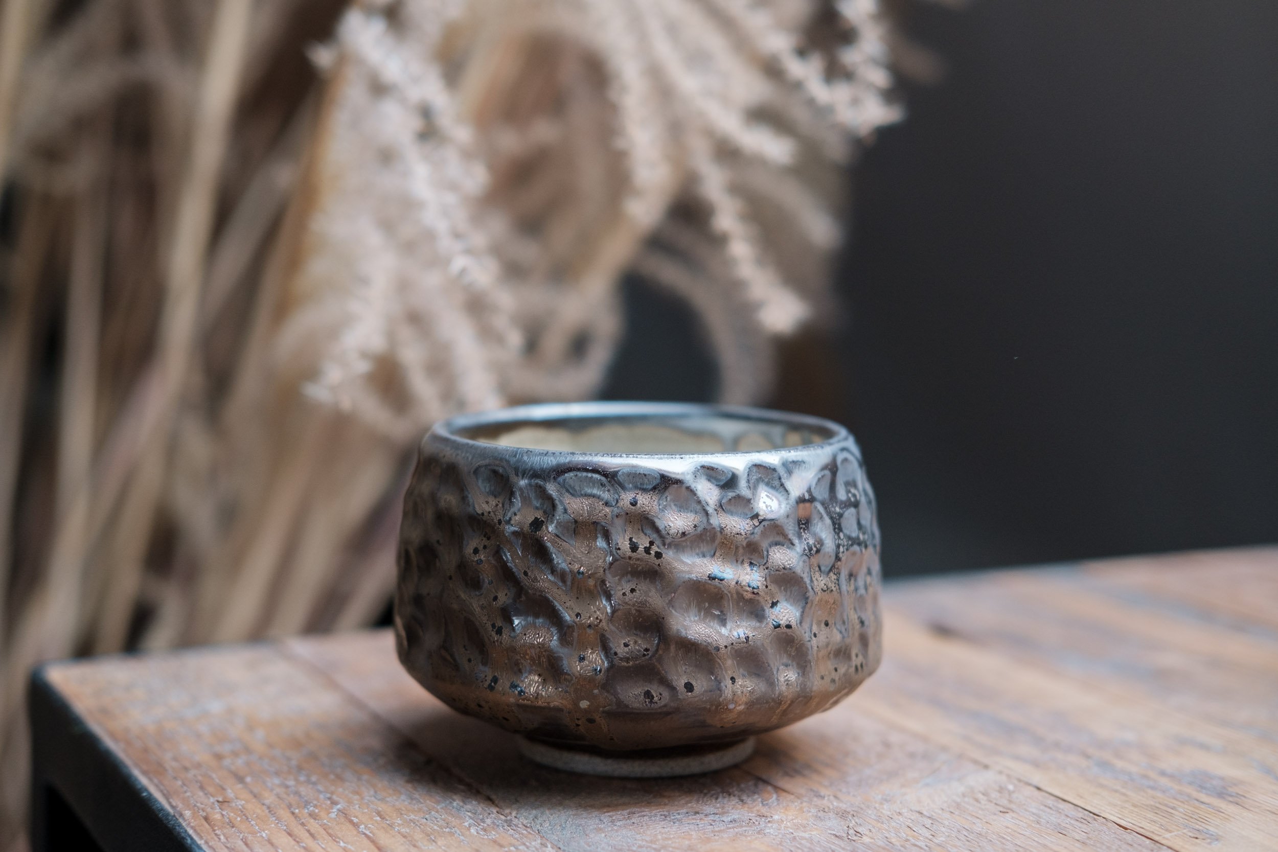 BRONZE METALLIC + IVORY inside (on grey sw)