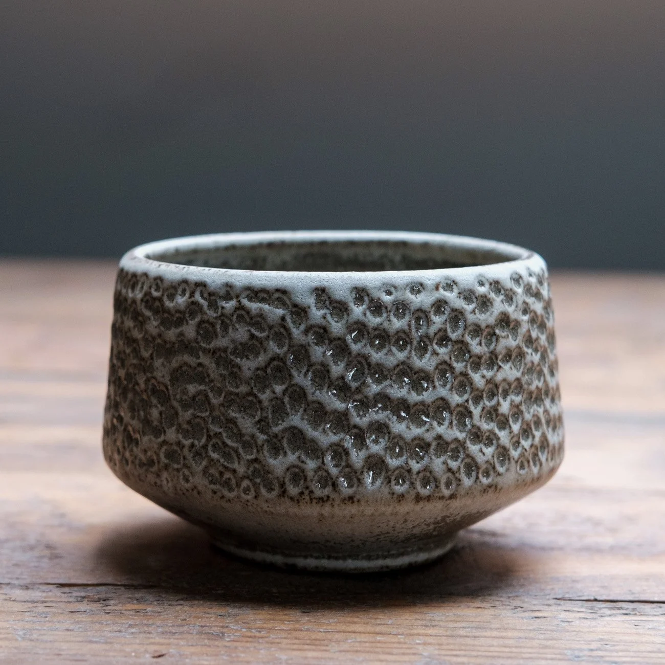 STONE BEIGE (on grey stoneware)