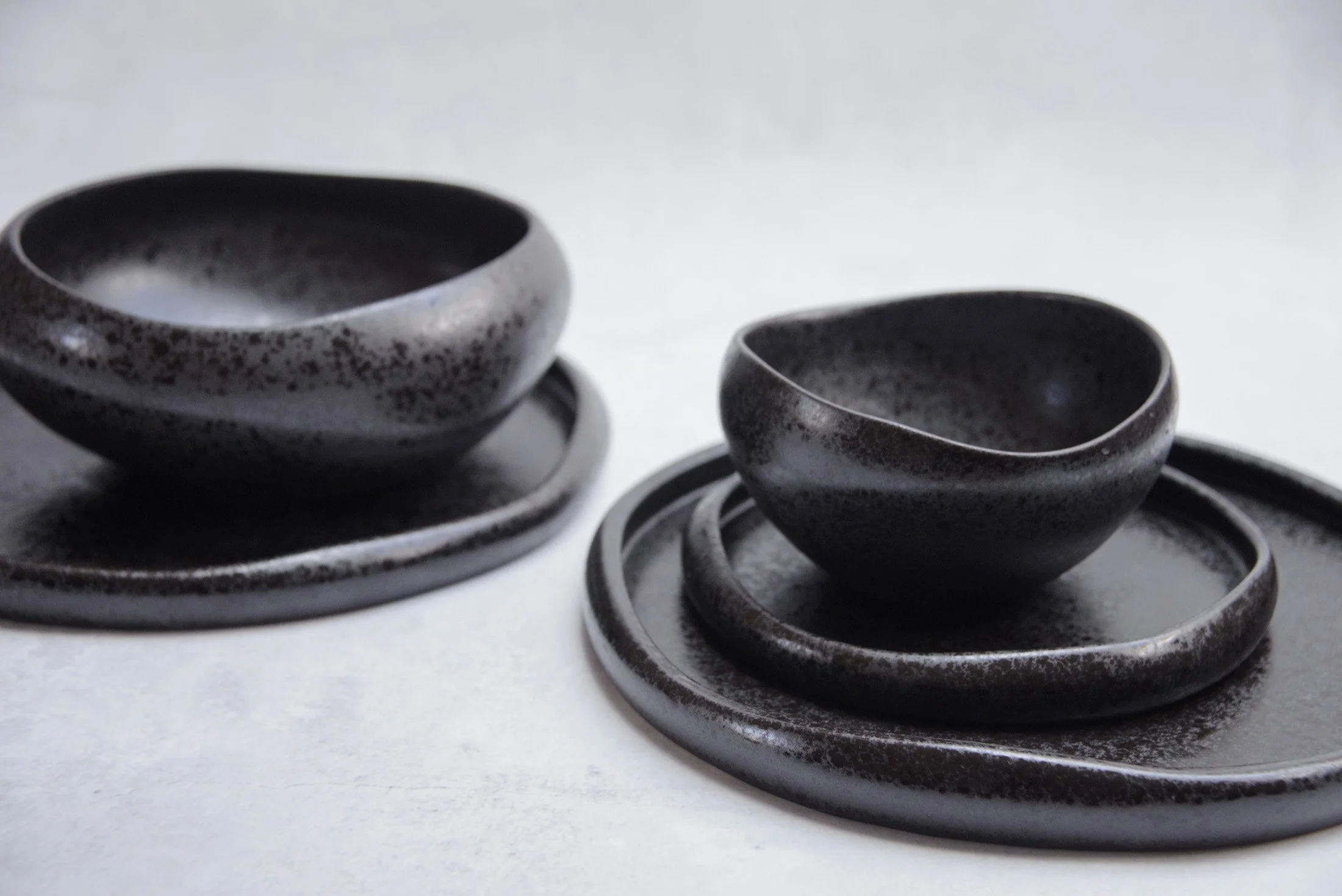 18 piece DINNER SET YUTORI black