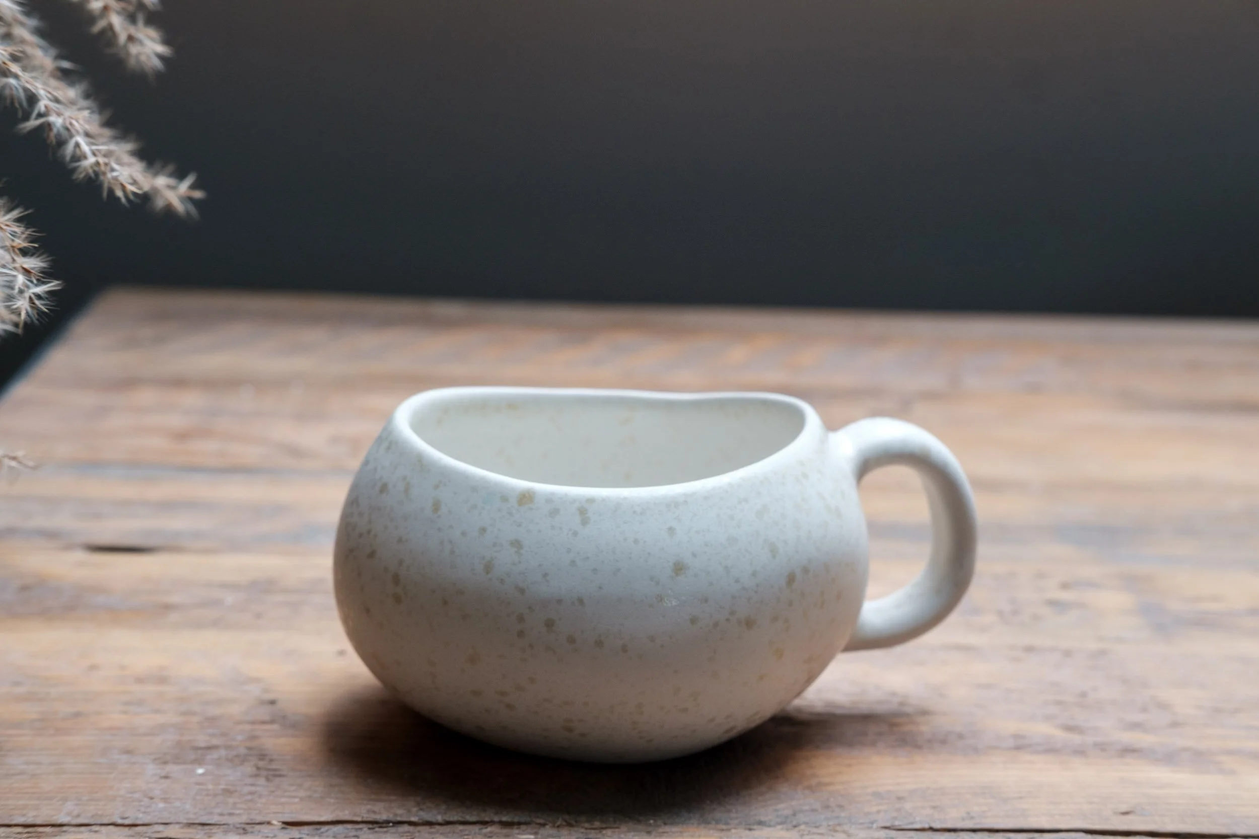 WHITE YUTORI mug