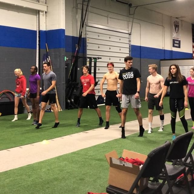 SDVC finished their practice with shoe off today! Making our feet happy is important... Remember to take care of your body even when it’s not hurting.
#prehab
#ucs
#polevault
#trainsmart
#happybody
#happyfeet
#trackandfield