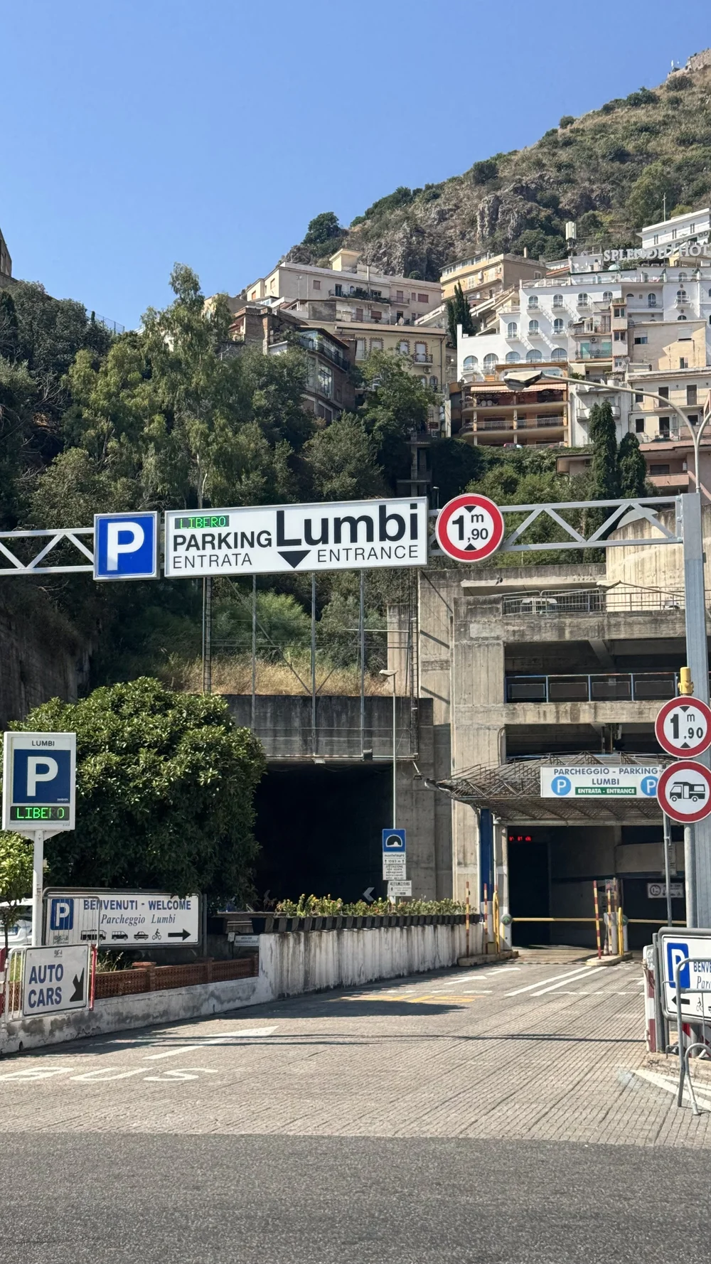 Lumbi parking lot