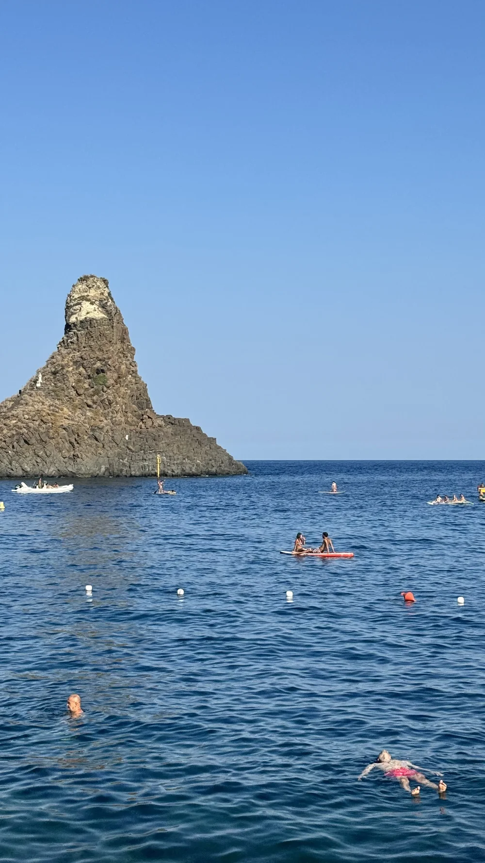 Ghenea Beach Club in Aci Trezza
