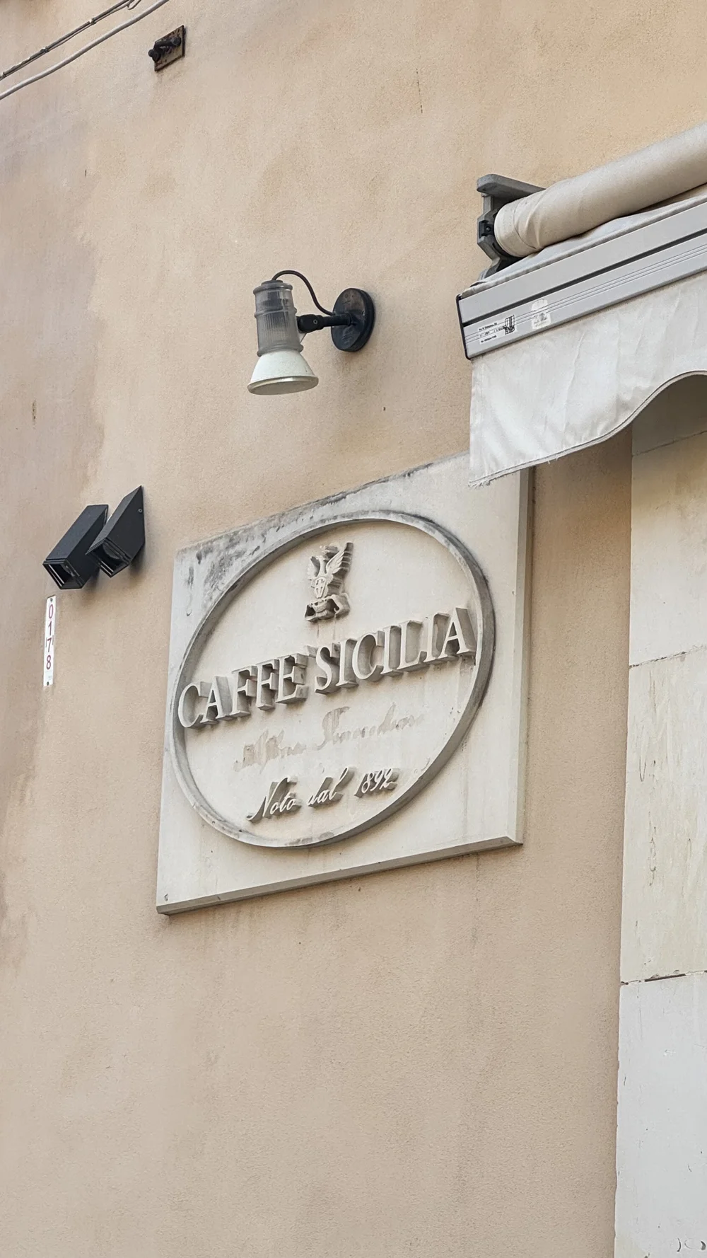Cage Sicilia in Noto