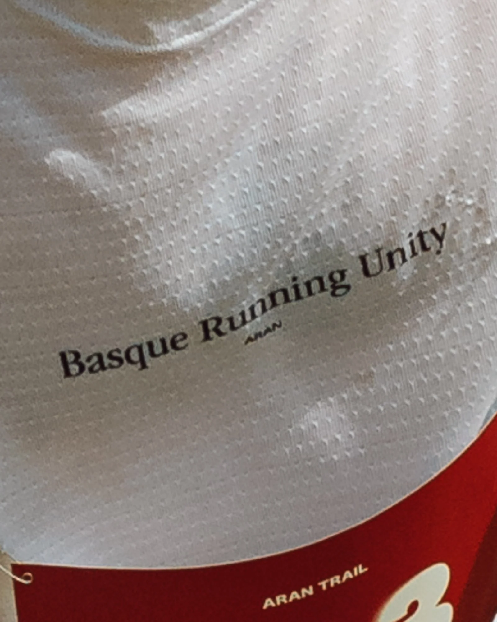 aran-trail-running-basque-running-unity-tshirt-detail.jpg