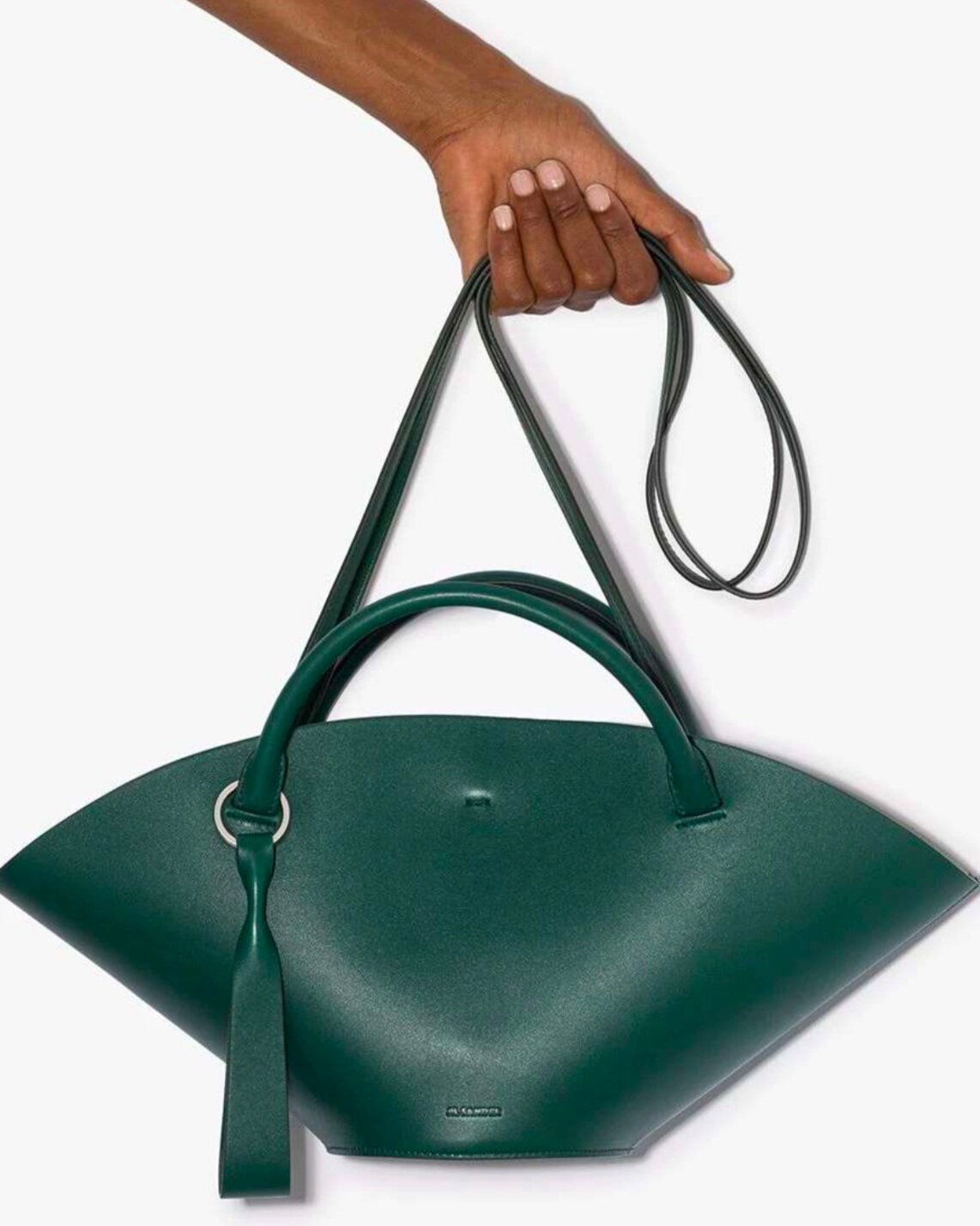  A neutral  green handbag  can work well with most earth tones. 