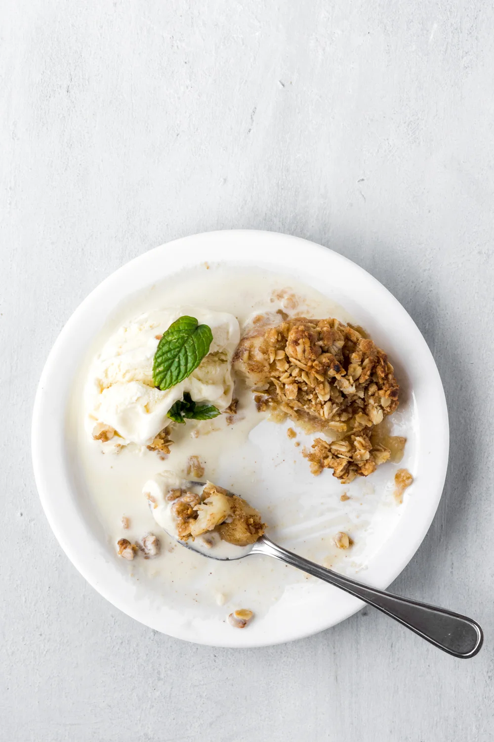 baked apples with oat streusel