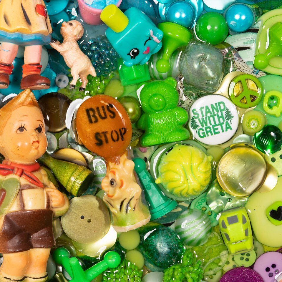 Detail of a new portrait of Greta. 

#standwithgreta #portrait #face #facetheclimateemergency🔥 #gretathunberg #up-cycled #upcycled #assemblageartist #figurativeart #popart #artoninstagram #green #gogreen @gretathunberg #stephaniejaffeart