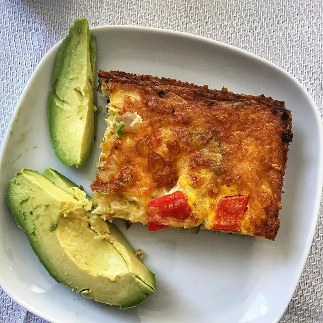 My favorite cauli quiche, doubled!
⠀⠀⠀⠀⠀⠀⠀⠀⠀
I wanted to find a way to help feed a group of six on our ski trip, esp something to help get us all out in the morning as fast as possible. Kind of a copycat from a beloved egg dish with croutons, bacon a