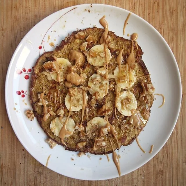 Banana pancakes! 🥞 My favorite easy 2 ingredient dish 🤩
⠀⠀⠀⠀⠀⠀⠀⠀⠀
You can add all kinds of toppings, but in itself, this is made of 1 egg and half a banana. You can add more eggs to be more like an omelette, or flax seeds and water in place of the 
