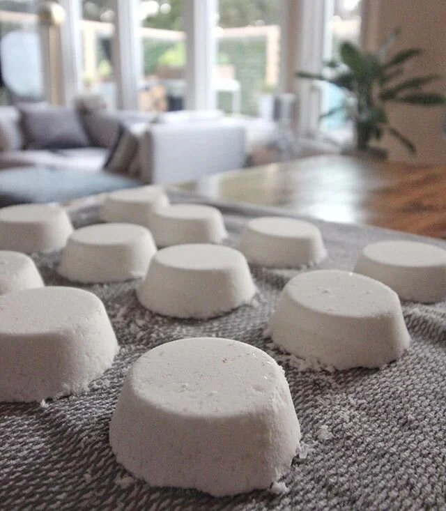 Homemade Steamy Bath Bombs 🧖🏼&zwj;♀️
⠀⠀⠀⠀⠀⠀⠀⠀⠀
Drop in any shower or tub to breathe in salty essential oils. Put in a cute mini dish and it&rsquo;ll last for 3 showers!
⠀⠀⠀⠀⠀⠀⠀⠀⠀
* 1 cup baking soda
* 1/2 cup citric acid
* 1/2 cup Epsom salts
* 1/2