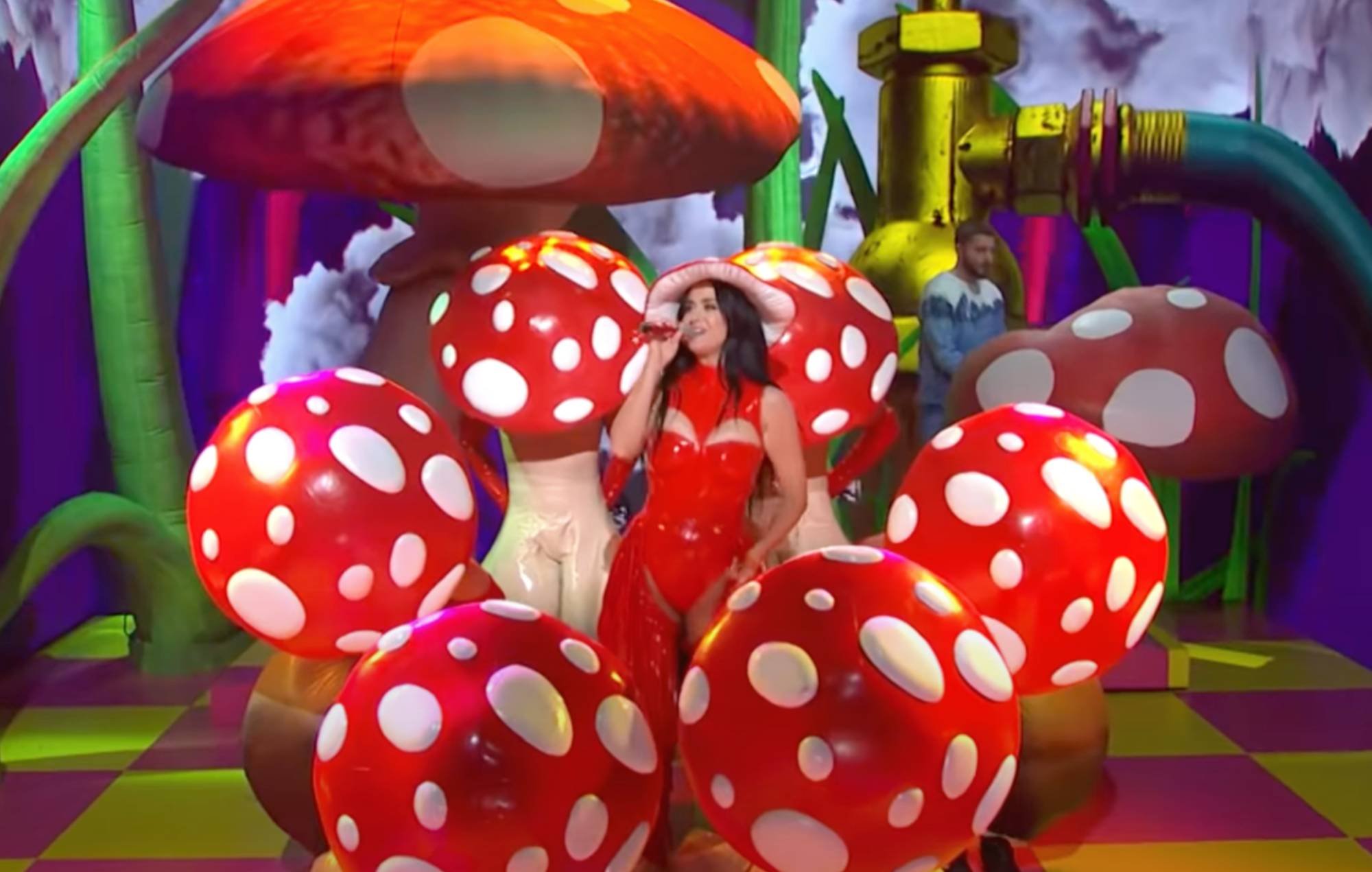 Katy-Perry-on-SNL.jpg
