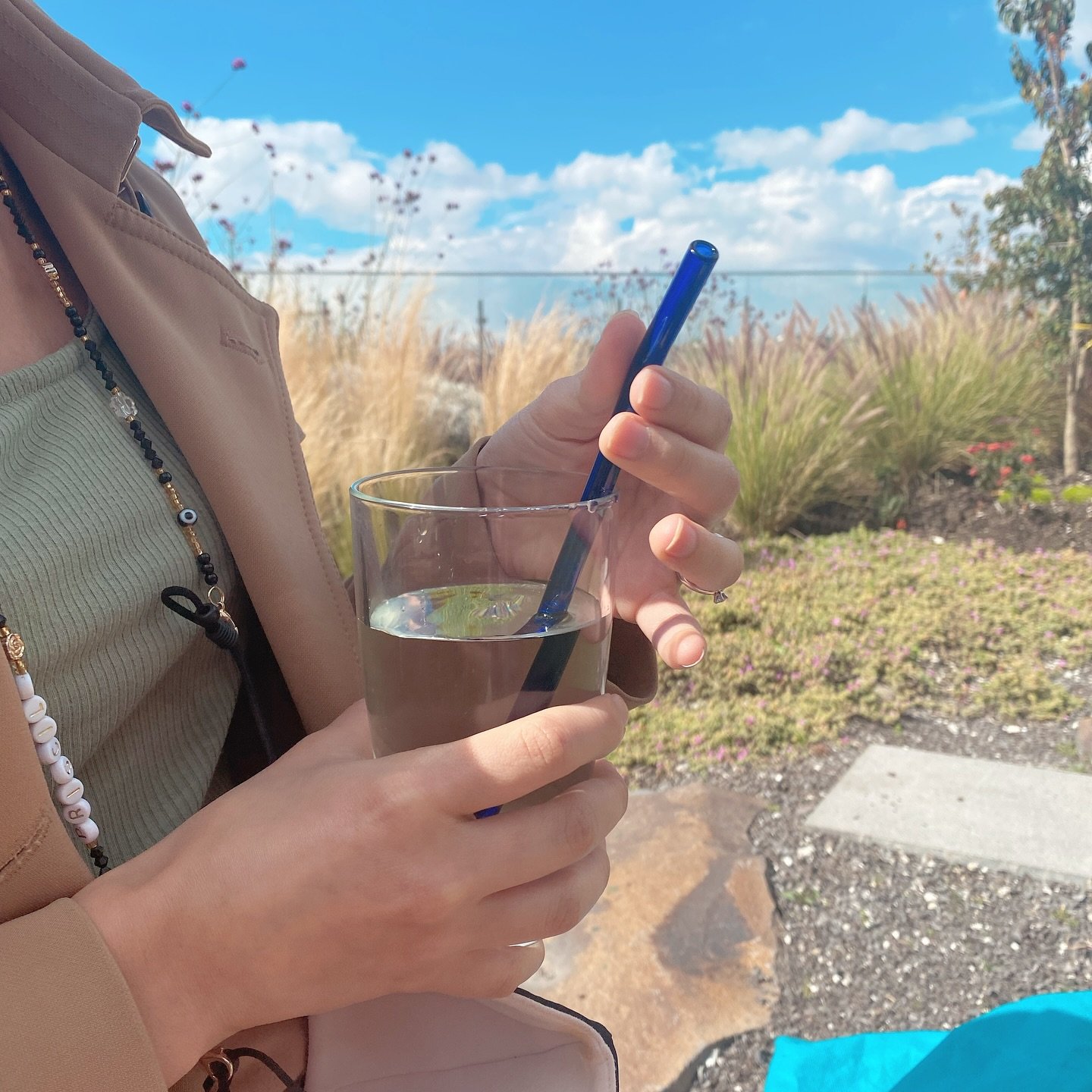 Cuida tus dientes, cuida el planeta 🌎 con tu sorbete de vidrio evita sensibilidad y manchas en los dientes. Escr&iacute;benos y pide el tuyo