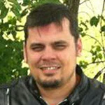 PETER BYRON, Mentor Atelier Peter a été très intéressé par le mouvement du Maker pendant environ 3 ans. Il a visité des thématiques à Ottawa, à New York et à Chicago pour apprendre à connaître les différentes façons dont les gens mettent en œuvre l'idée de faire. Professionnellement Peter a enseigné depuis 2004 en travaillant avec le logiciel Computer Aided Design et plus récemment les imprimantes 3D. Peter s'intéresse particulièrement à ce que le mouvement des fabricants peut enseigner aux enseignants à propos de l'enseignement. PETER pourrait vous aider avec: Conception assistée par ordinateur, impression 3D, développement du curriculum, tour de bois (en particulier pour la fabrication de stylos)