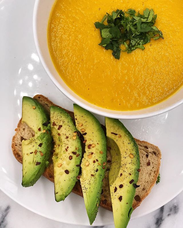 Looking for nourishing meals to prep today for your week? My🥕Ginger &amp; Turmeric Soup is full of nutrients and is ready in under 30 minutes. With the seasons changing, we want to make sure to support our immune system. Turmeric is one of my favori