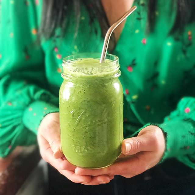 🌱Love starting my days with a bunch of greens. Eating Foods that are alkaline can help balance the pH within the body, balance hormones, they&rsquo;re loaded with vitamins &amp; minerals and overall helps reduce inflammation.
⠀⠀⠀⠀⠀⠀⠀⠀⠀⠀⠀⠀
🌱Starting