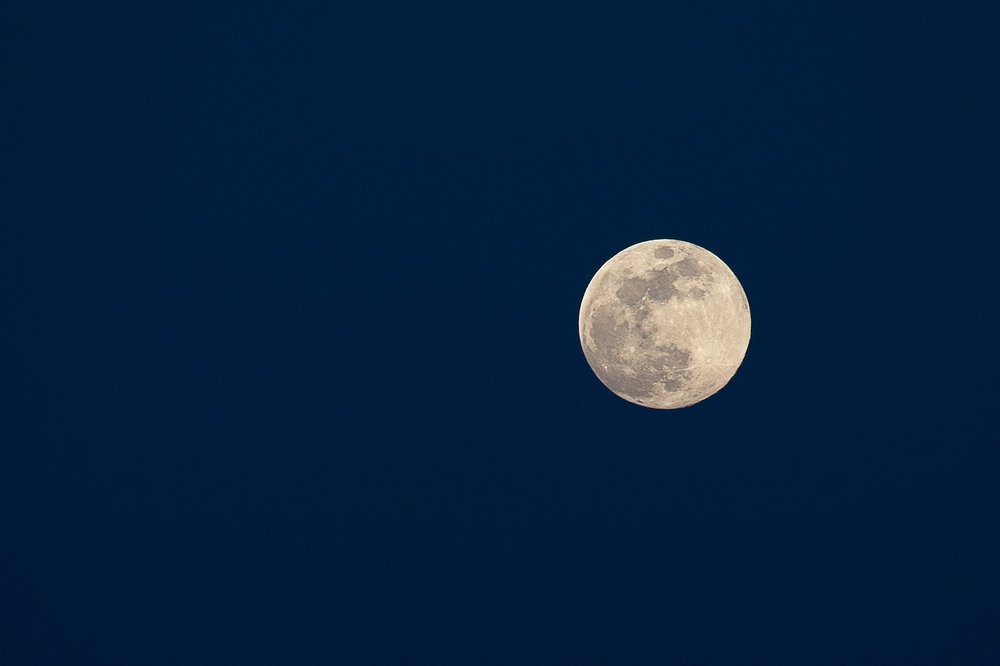 257dd-fullmoon.jpg