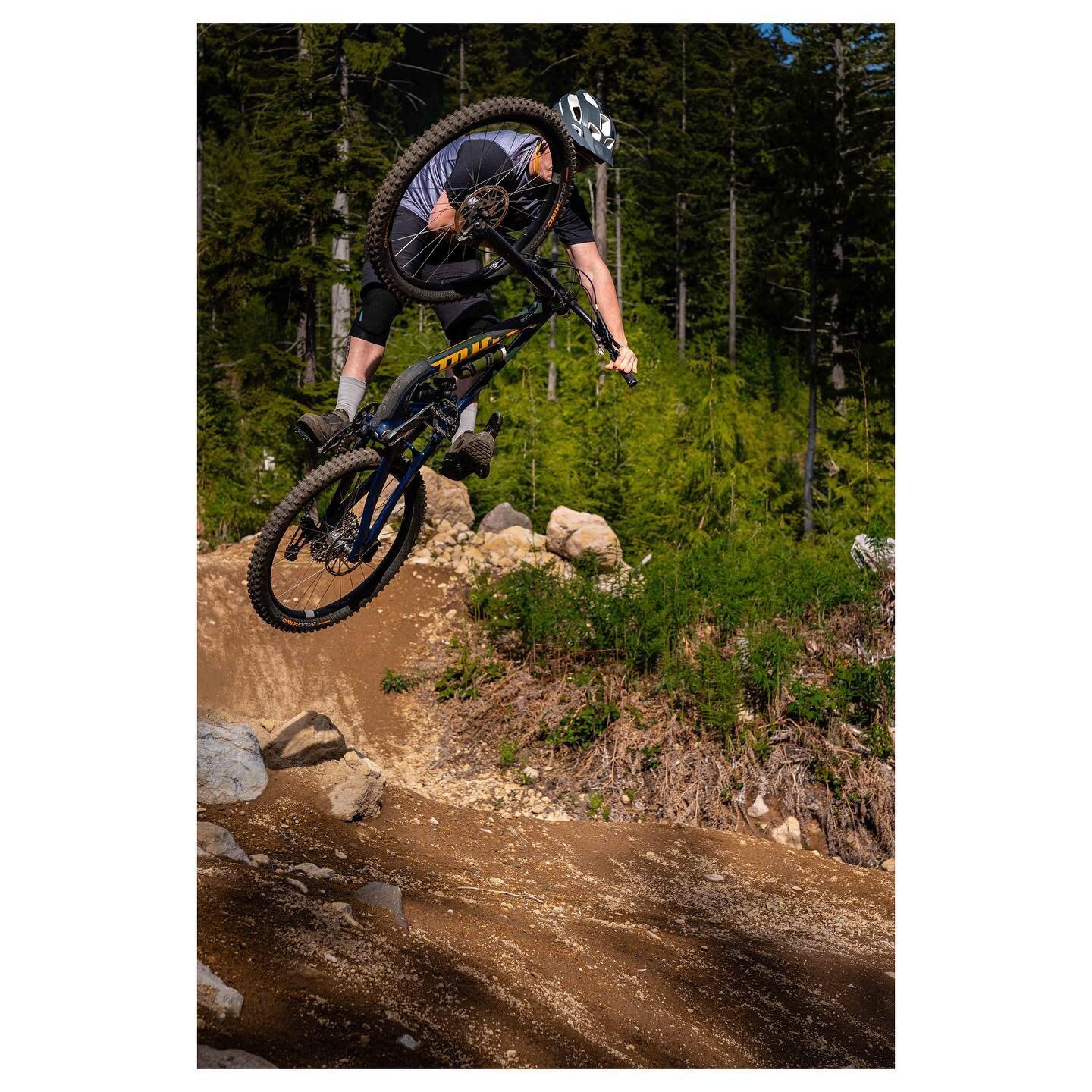 #mtb 
.
.
.
.
.
.
#freeride #invert #shoulderbuzz #jumps #squamishsucksdontgo #sorca #sombriocartel #northshoremtb #forest #texture #luxuryofdirt #premiumflooring #herodirt @sombriocartel