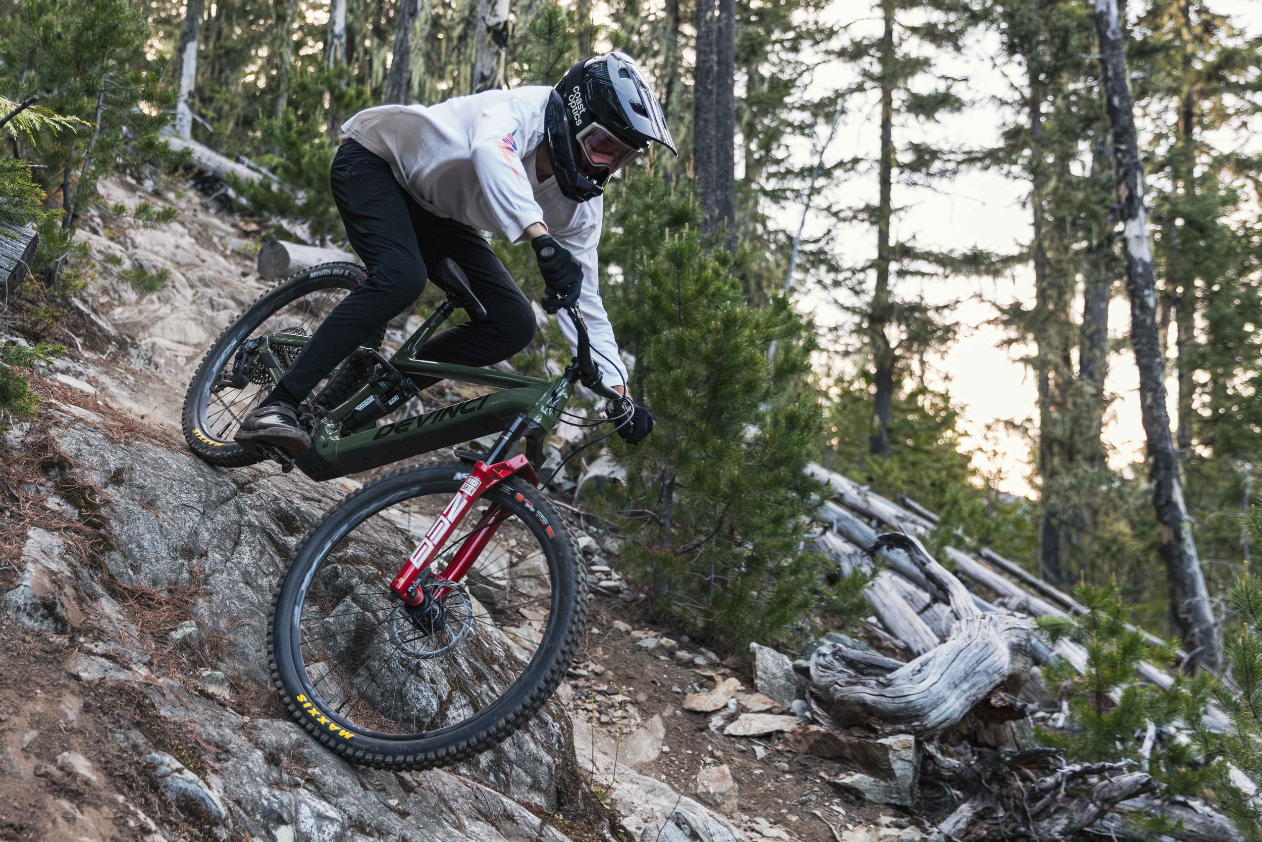 2025 - Devinci - E-Spartan Lite - Liam Wallace LOW RES-5.jpg
