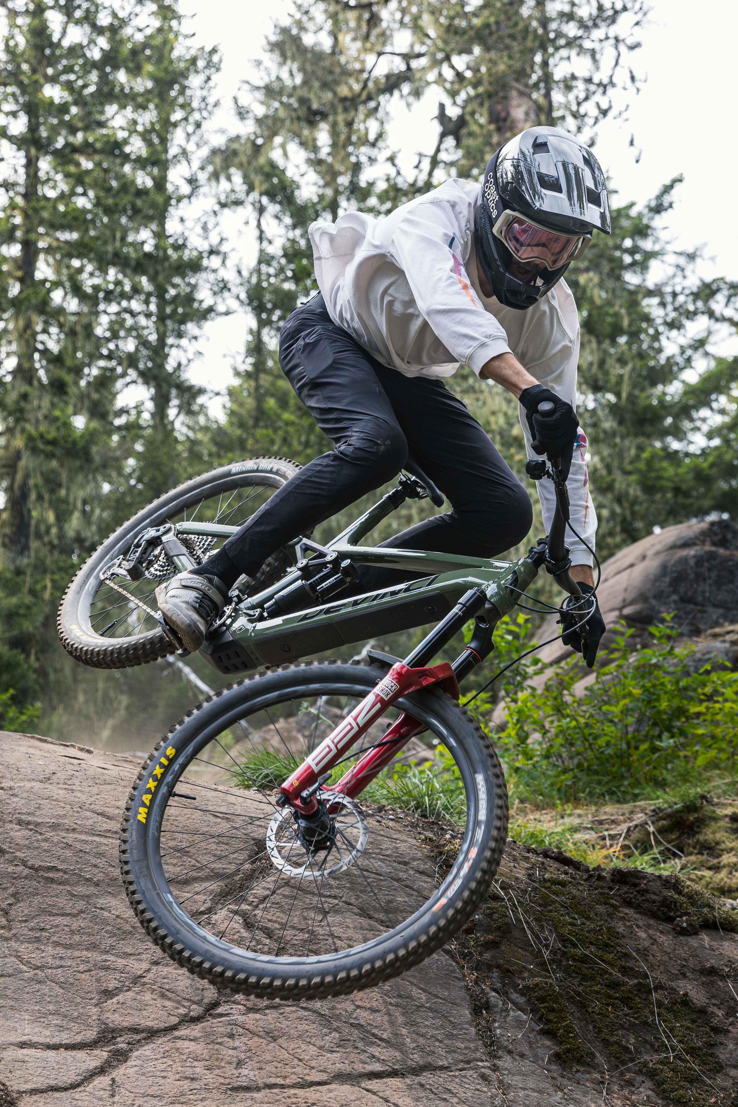 2025 - Devinci - E-Spartan Lite - Liam Wallace LOW RES-13.jpg