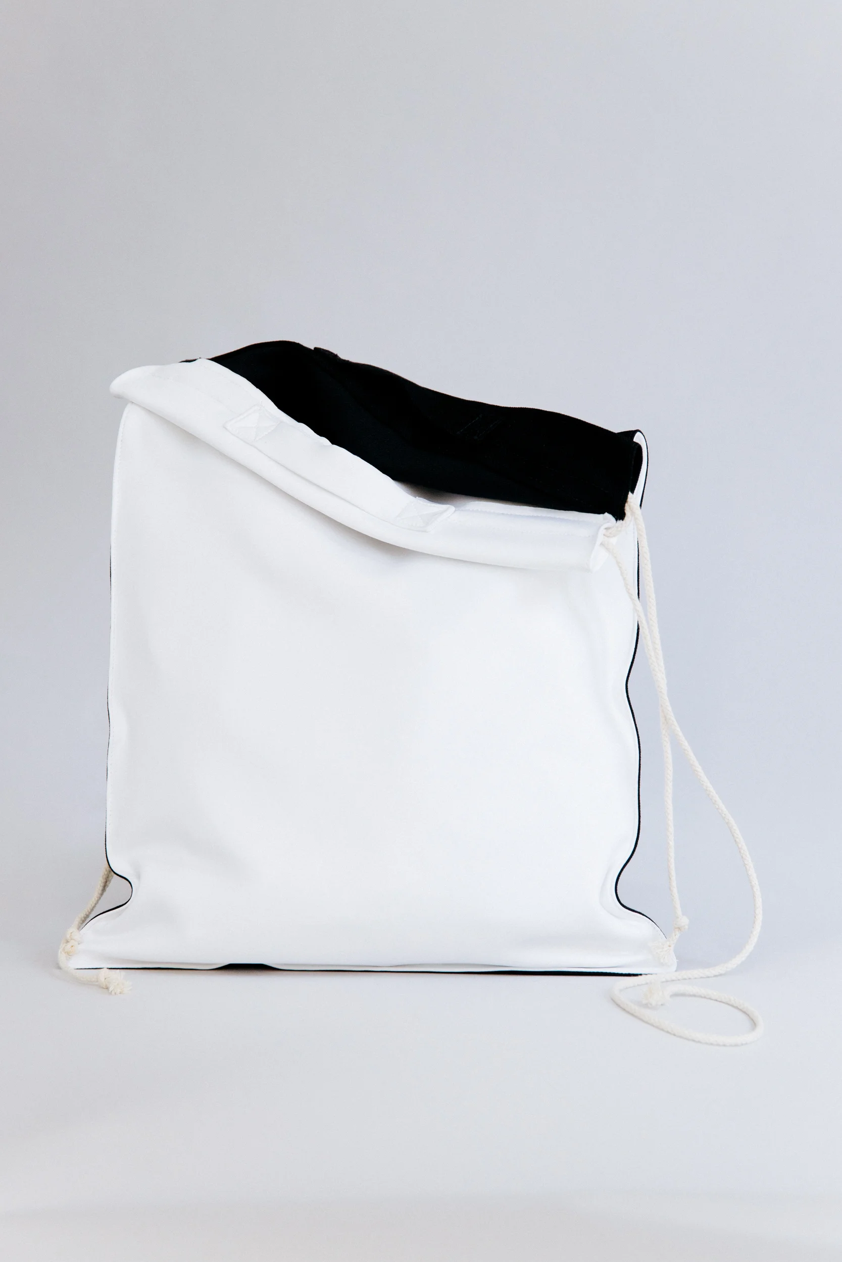 utilitarian_tote_bag_crossbody_handbag_sidebag_drawstring_black_white_modern_contemporary_minimalist_streetwear_utilitywear_utilitygarment_act_0134.JPG