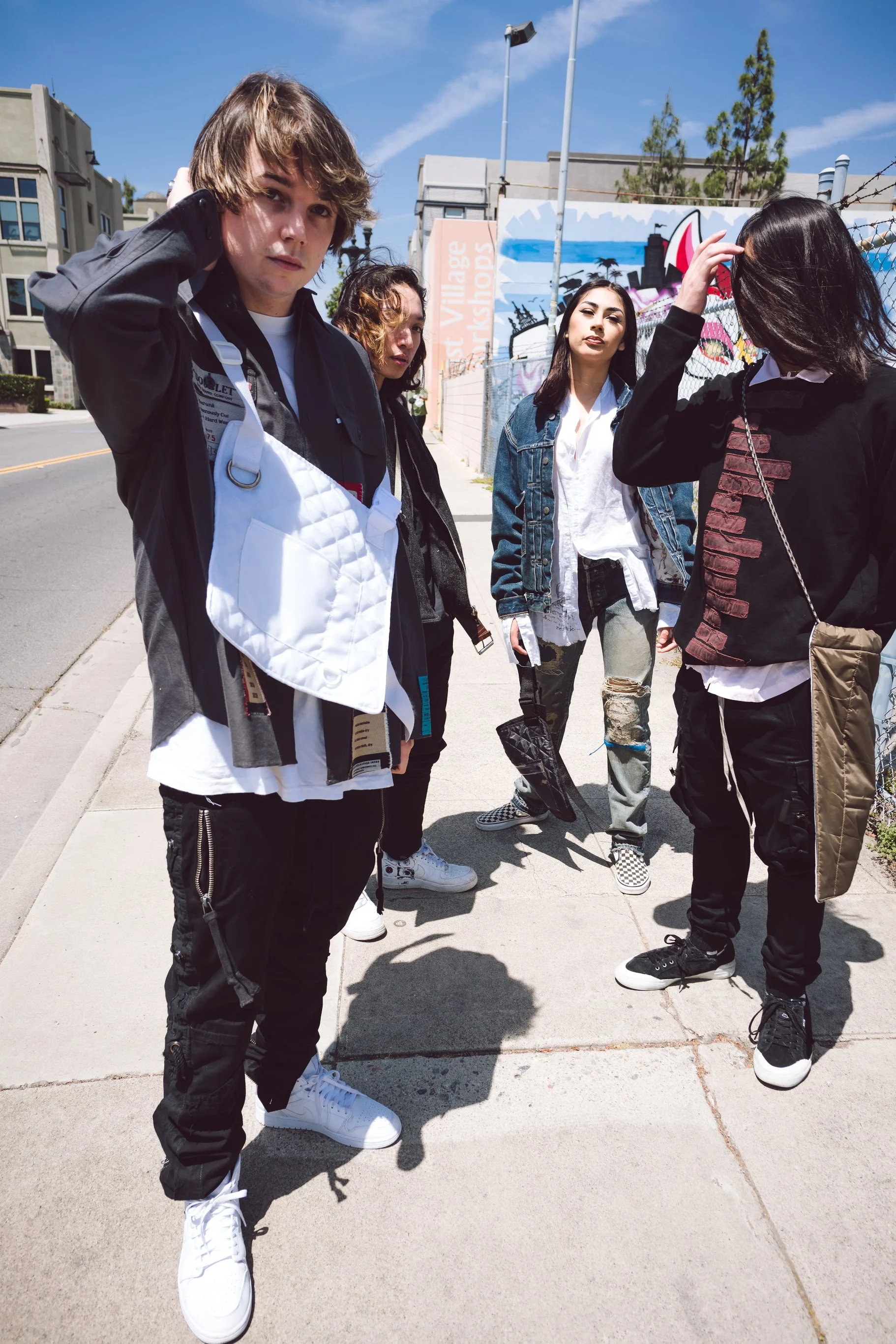 utilitywear_streetwear_utilitygarment_hybriddesign_fashion_bib_utilityvest_crossbodybag_shoulderbag_handbag_utilitybag_maximalist_editorial_rafsimons_undercoverism_greglauren_supreme_doublet_dirkbikkembergs_commedesgarcons_rickowens_eltonlouie_1078.JPG