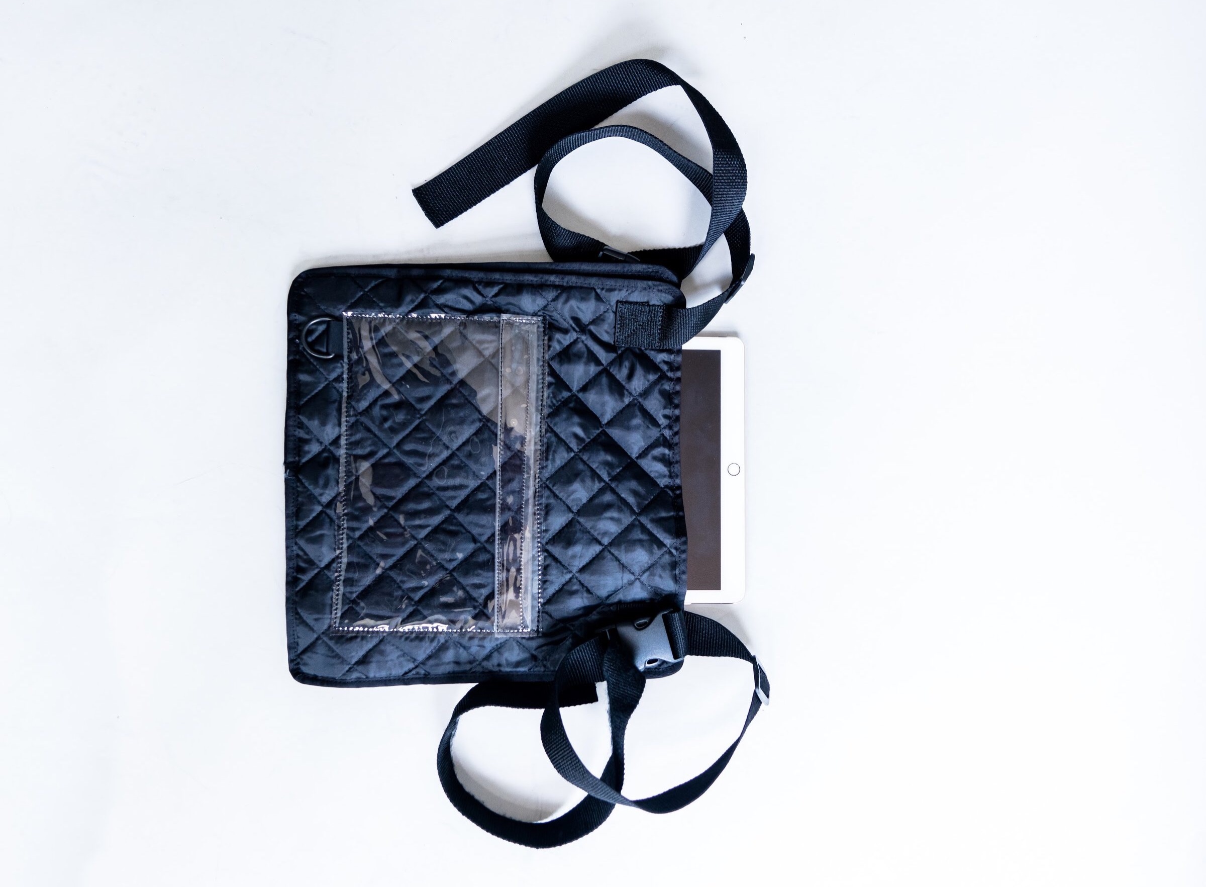 utilitywear_streetwear_techwear_utilitygarment_utility_modular_reversible_covertible_hybriddesign_utilityvest_chestrig_utilitybag_handbag_vb_minimalist_deconstructed_editorial_fashion_eltonlouie