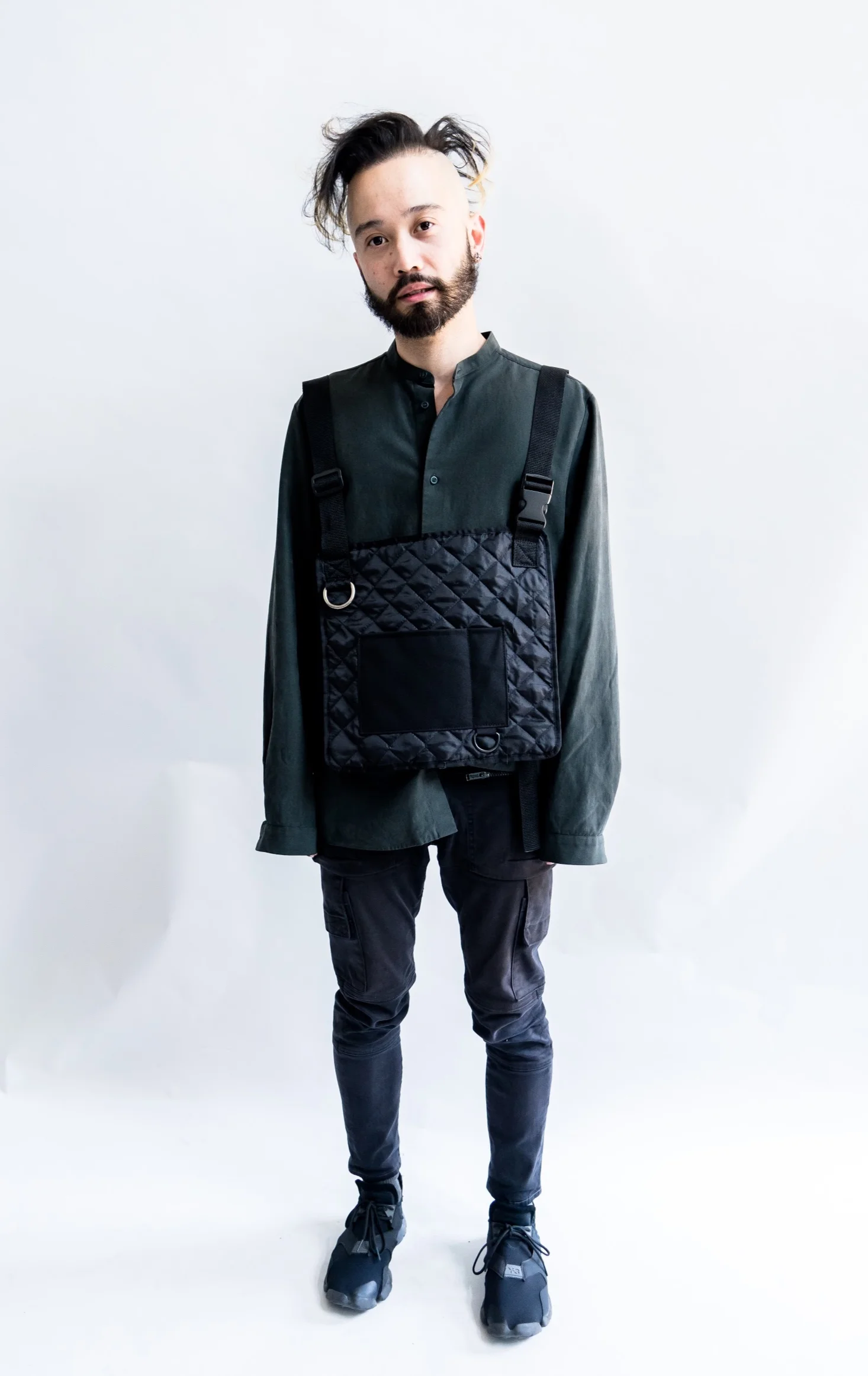 utilitywear_streetwear_techwear_utilitygarment_utility_modular_reversible_covertible_hybriddesign_utilityvest_chestrig_utilitybag_handbag_vb_contemporary_minimalist_deconstructed_editorial_fashion_y3_chromehearts_cos_undercoverism_eltonlouie_1065.JPG