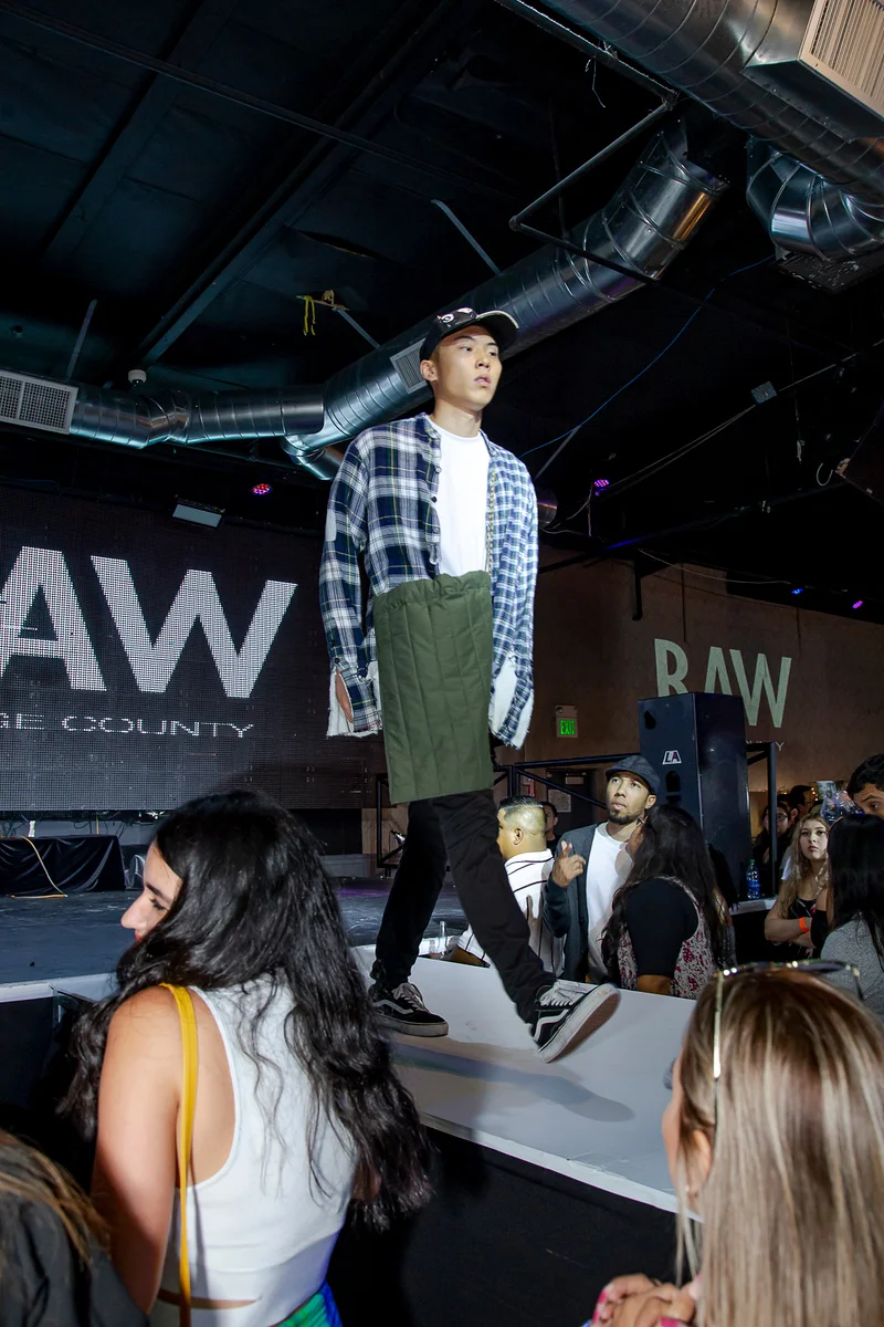 utilitywear_streetwear_utilitygarment_crossbodybag_apron_modular_hybriddesign_totebag_handbag_sidebag_shoulderbag_utilitybag_waistbag_maximalist_deconstructed_editorial_runway_fashionshow_avantgarde_vans_actualhate_greglauren_eltonlouie_act-v2_1315.JPG