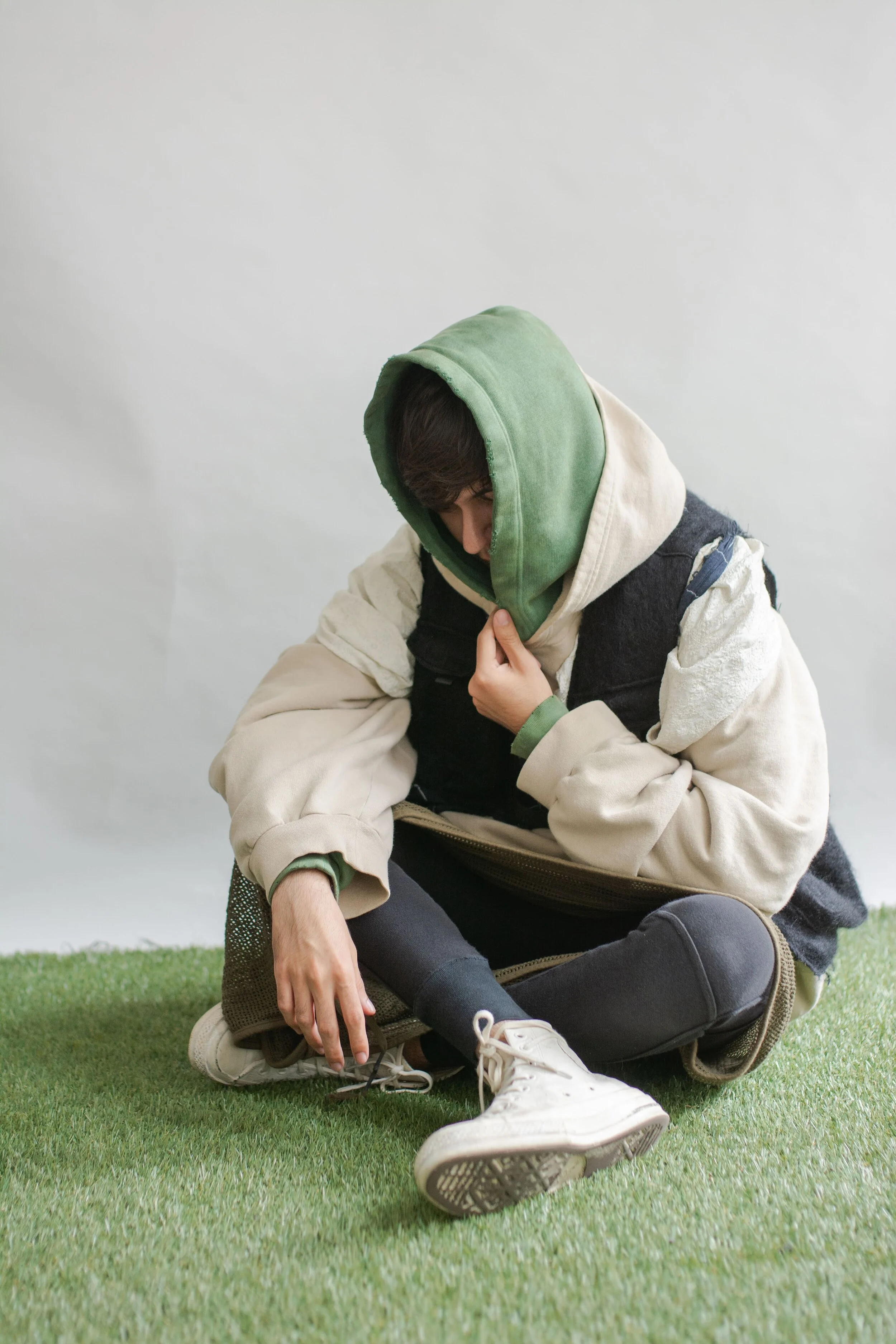 utilitywear_streetwear_utilitygarments_utilityvest_contemporary_avantgarde_maximalist_deconstructed_cutandsew_luxurymaterials_editorial_balenciaga_takahiromiyashitathesoloist_johnelliot_borisbidjansaberi_maisonmargiela_rafsimons_eltonlouie_uv_1408.jpg